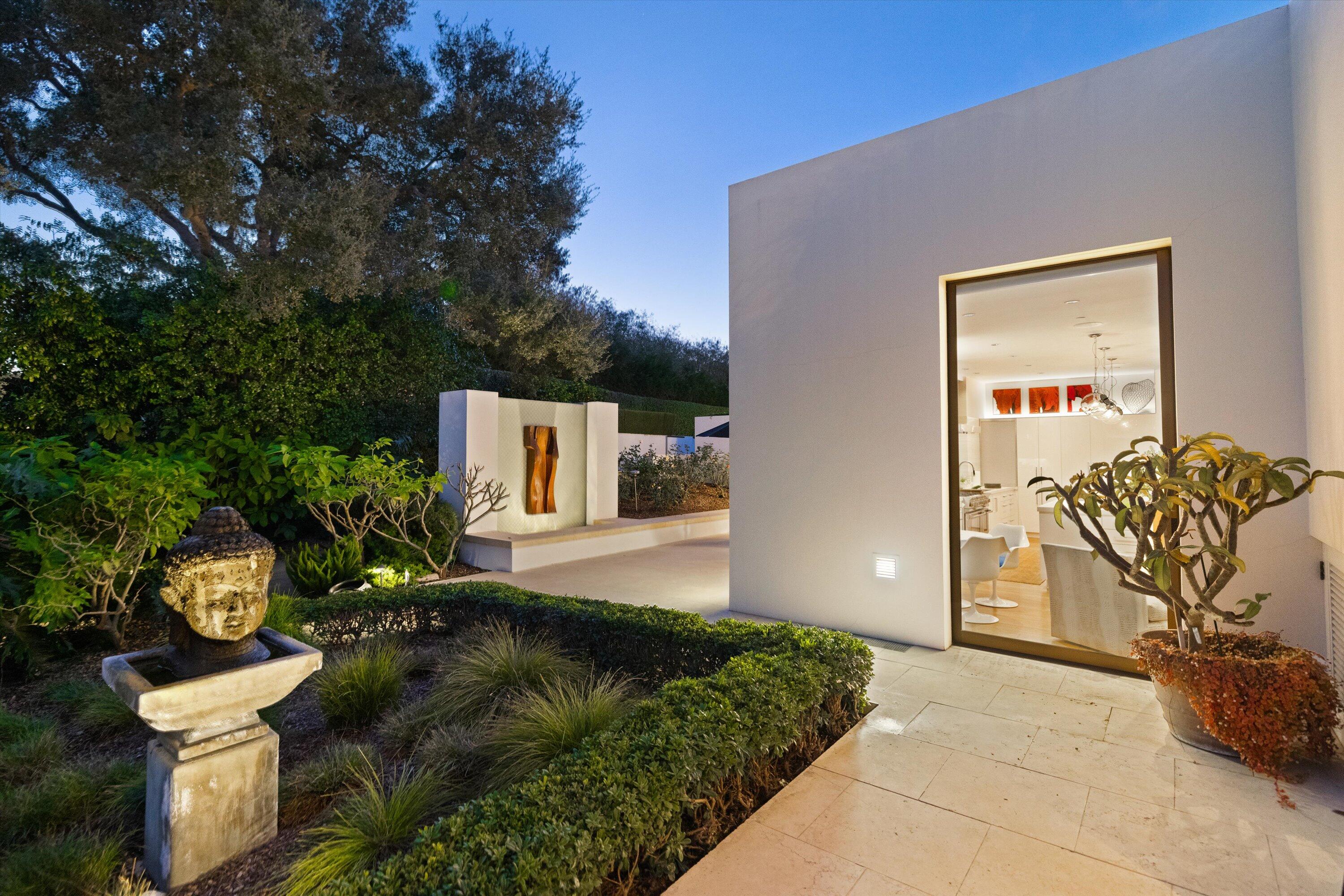 Montecito, California 93108, United States, 5 Bedrooms Bedrooms, ,6 BathroomsBathrooms,Residential,Active,22573