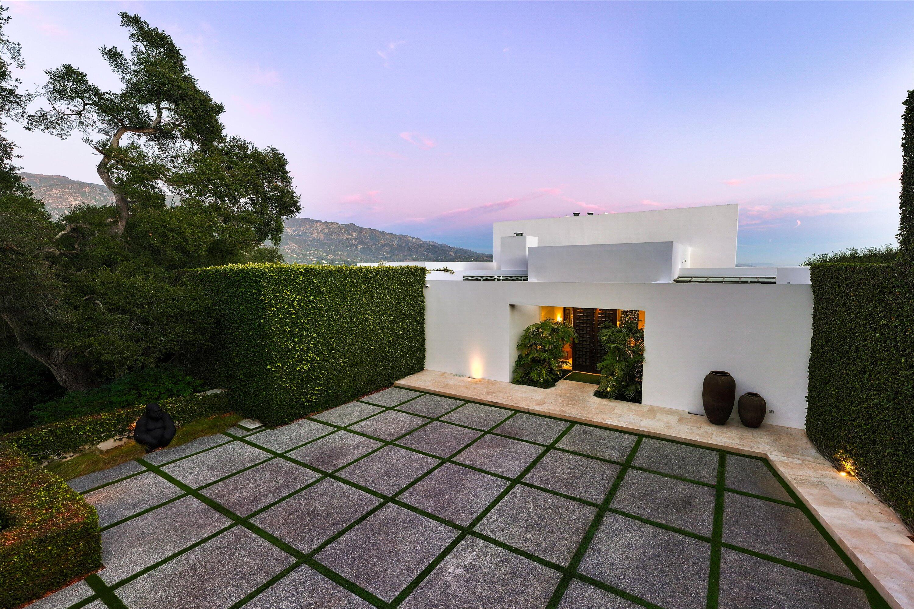 Montecito, California 93108, United States, 5 Bedrooms Bedrooms, ,6 BathroomsBathrooms,Residential,Active,22573