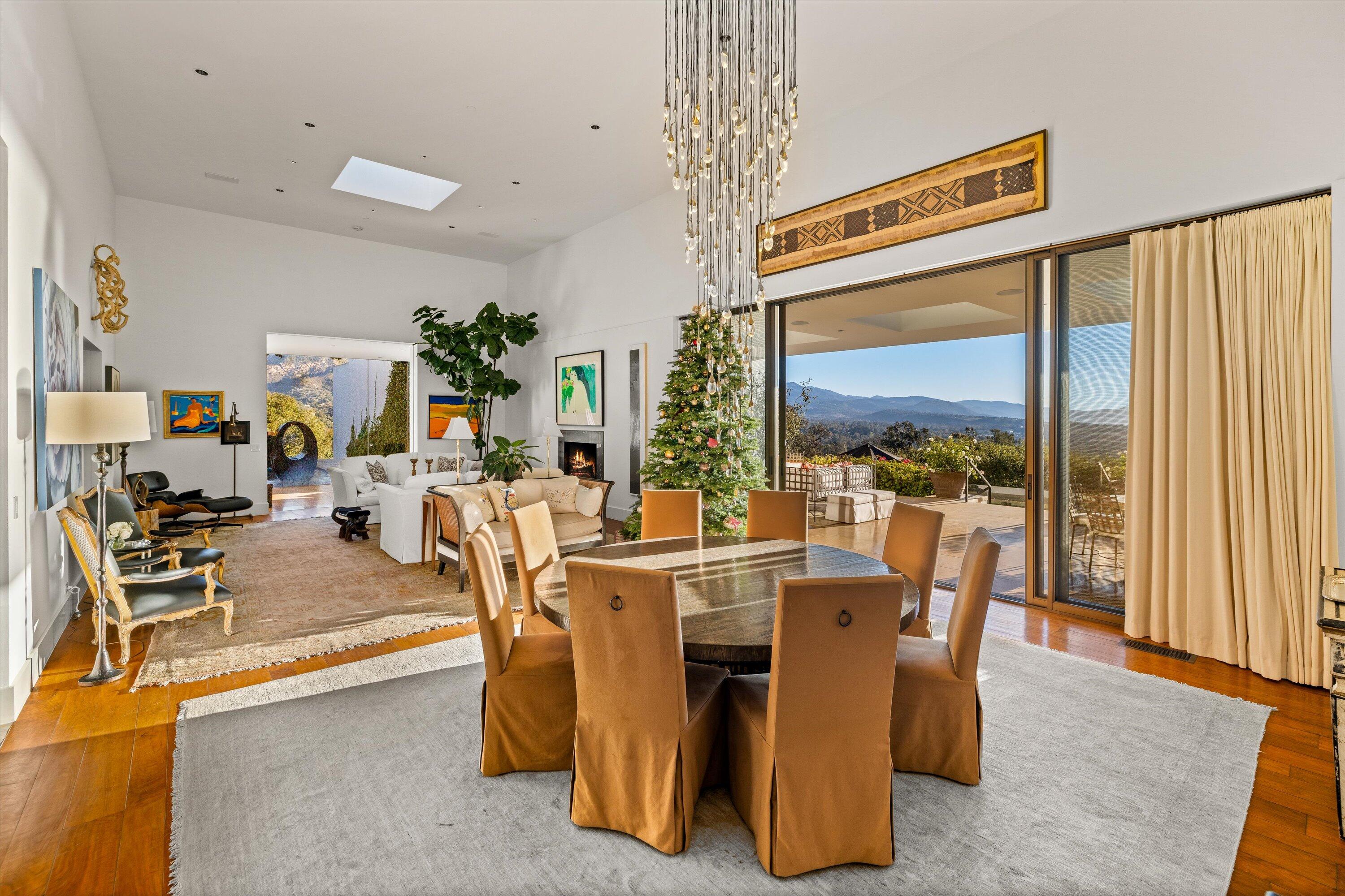 Montecito, California 93108, United States, 5 Bedrooms Bedrooms, ,6 BathroomsBathrooms,Residential,Active,22573