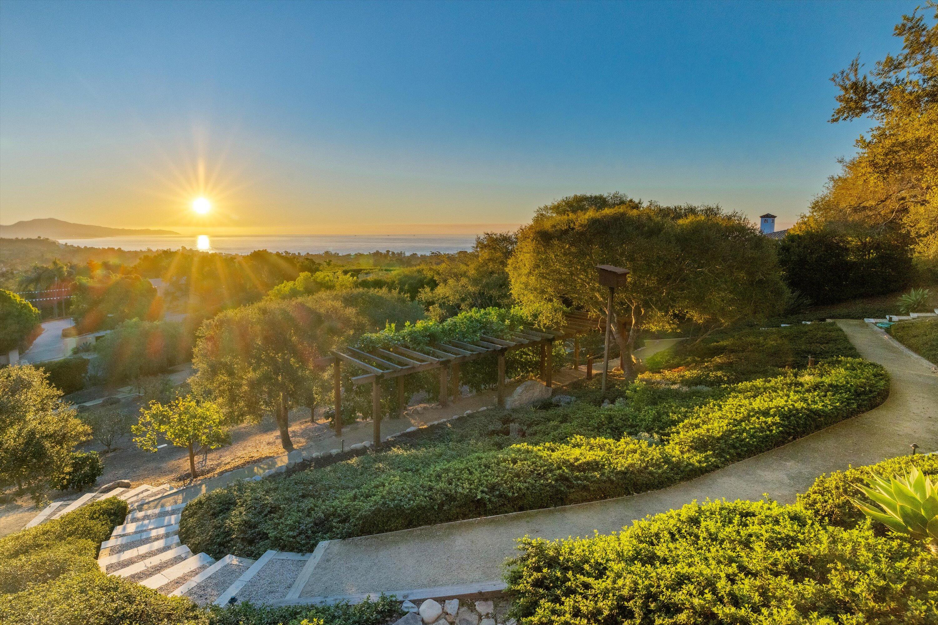 Montecito, California 93108, United States, 5 Bedrooms Bedrooms, ,6 BathroomsBathrooms,Residential,Active,22573