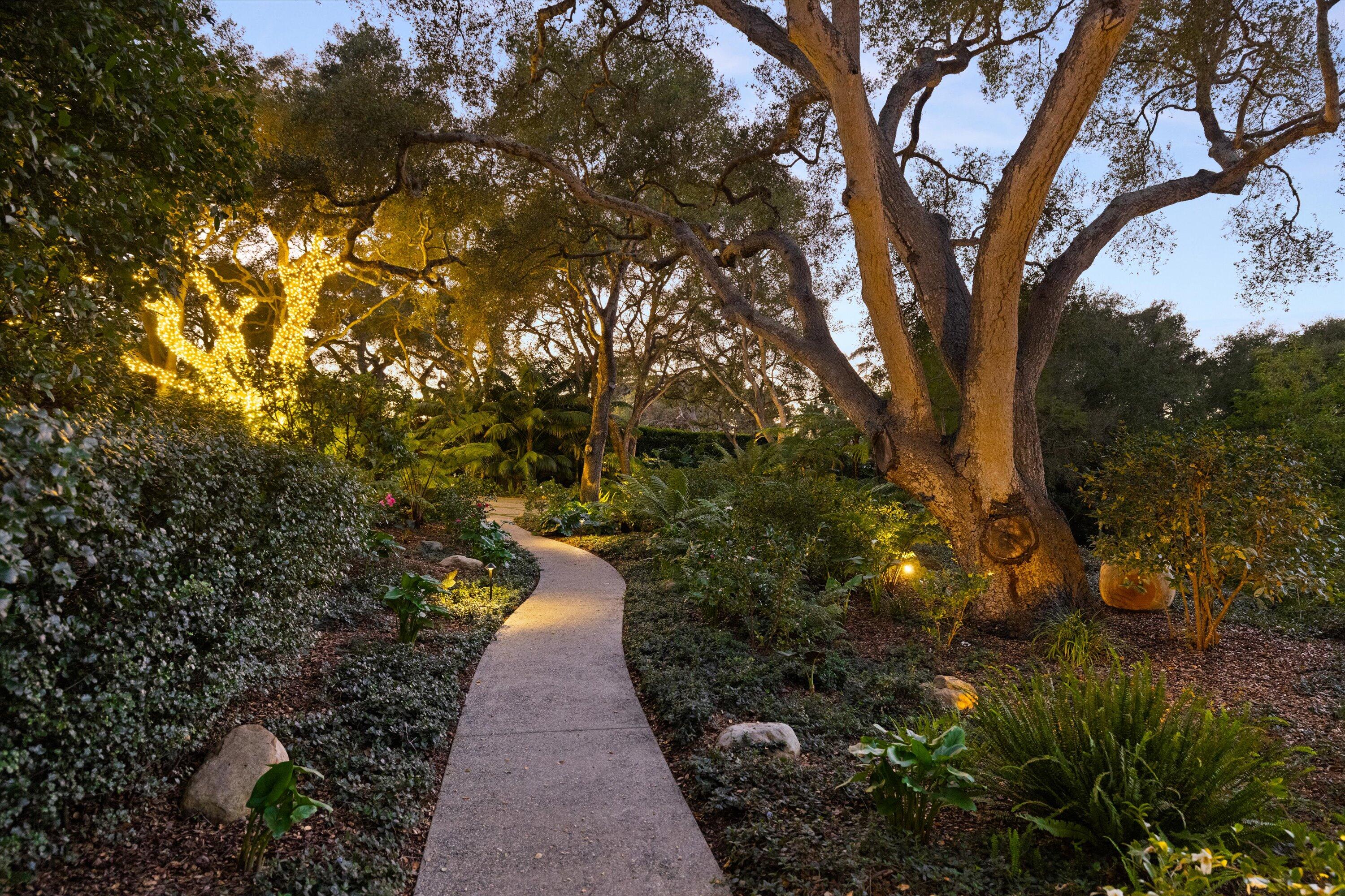 Montecito, California 93108, United States, 5 Bedrooms Bedrooms, ,6 BathroomsBathrooms,Residential,Active,22573