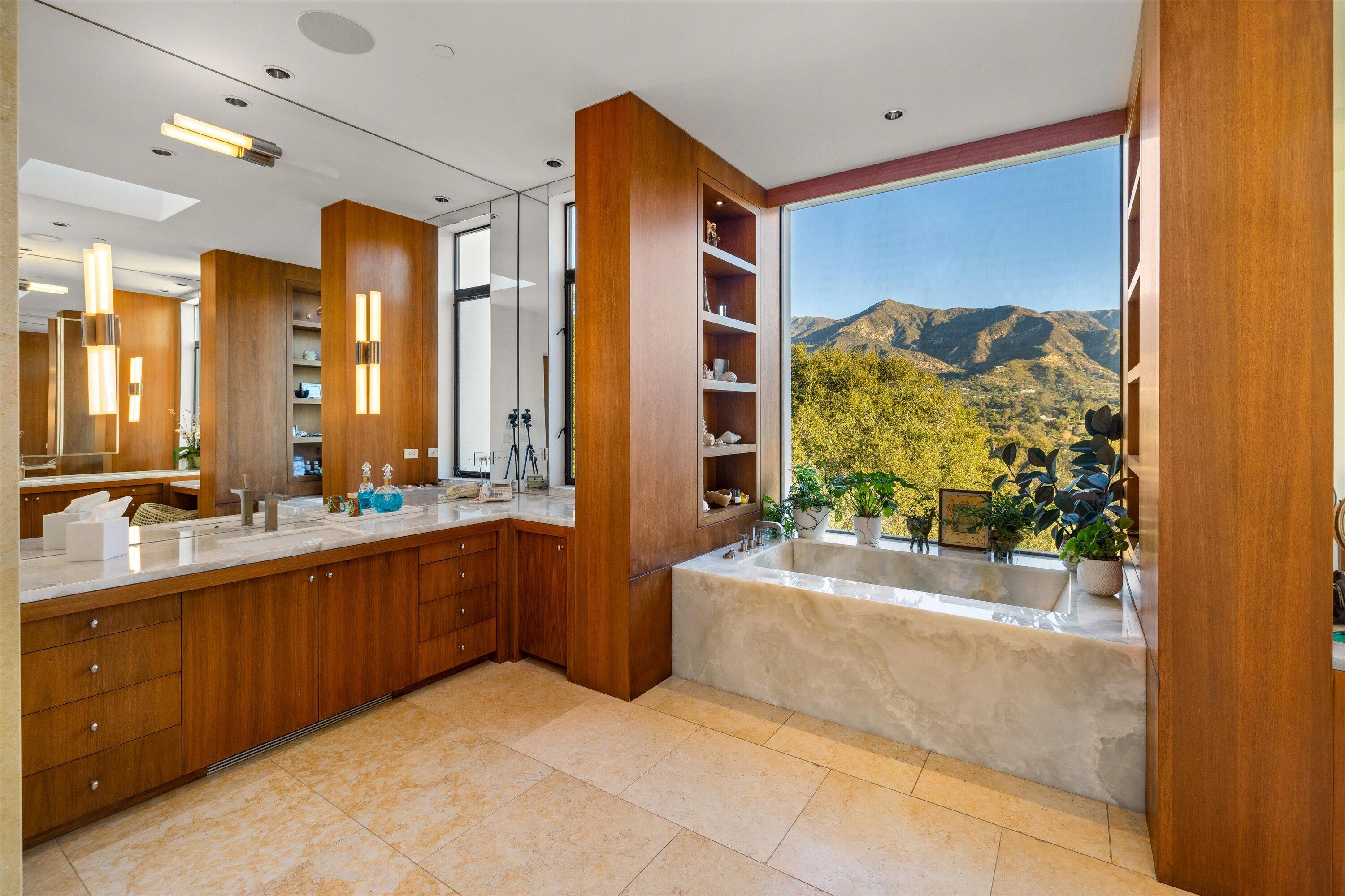 Montecito, California 93108, United States, 5 Bedrooms Bedrooms, ,6 BathroomsBathrooms,Residential,Active,22573