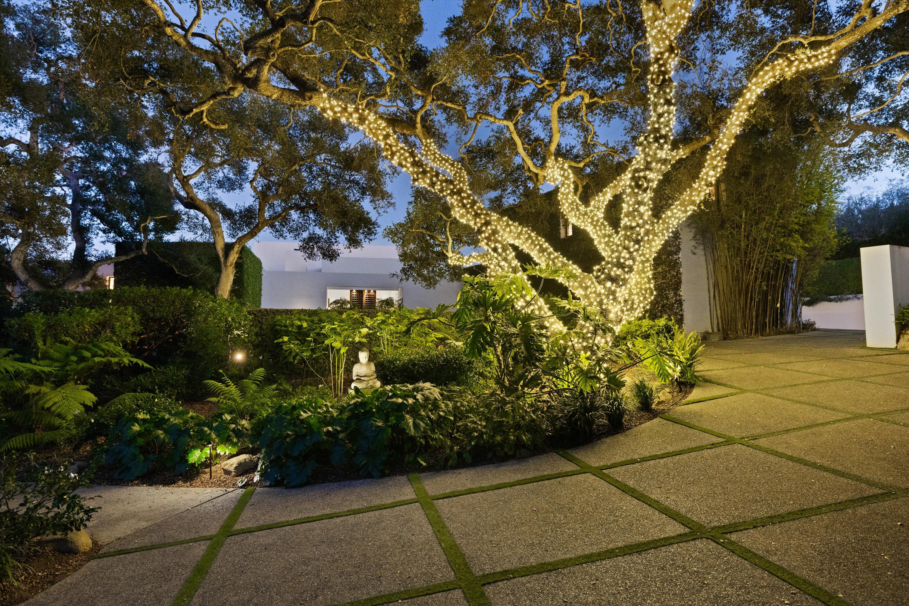 Montecito, California 93108, United States, 5 Bedrooms Bedrooms, ,6 BathroomsBathrooms,Residential,Active,22573