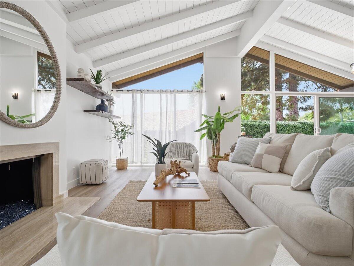 2732 Miradero Drive