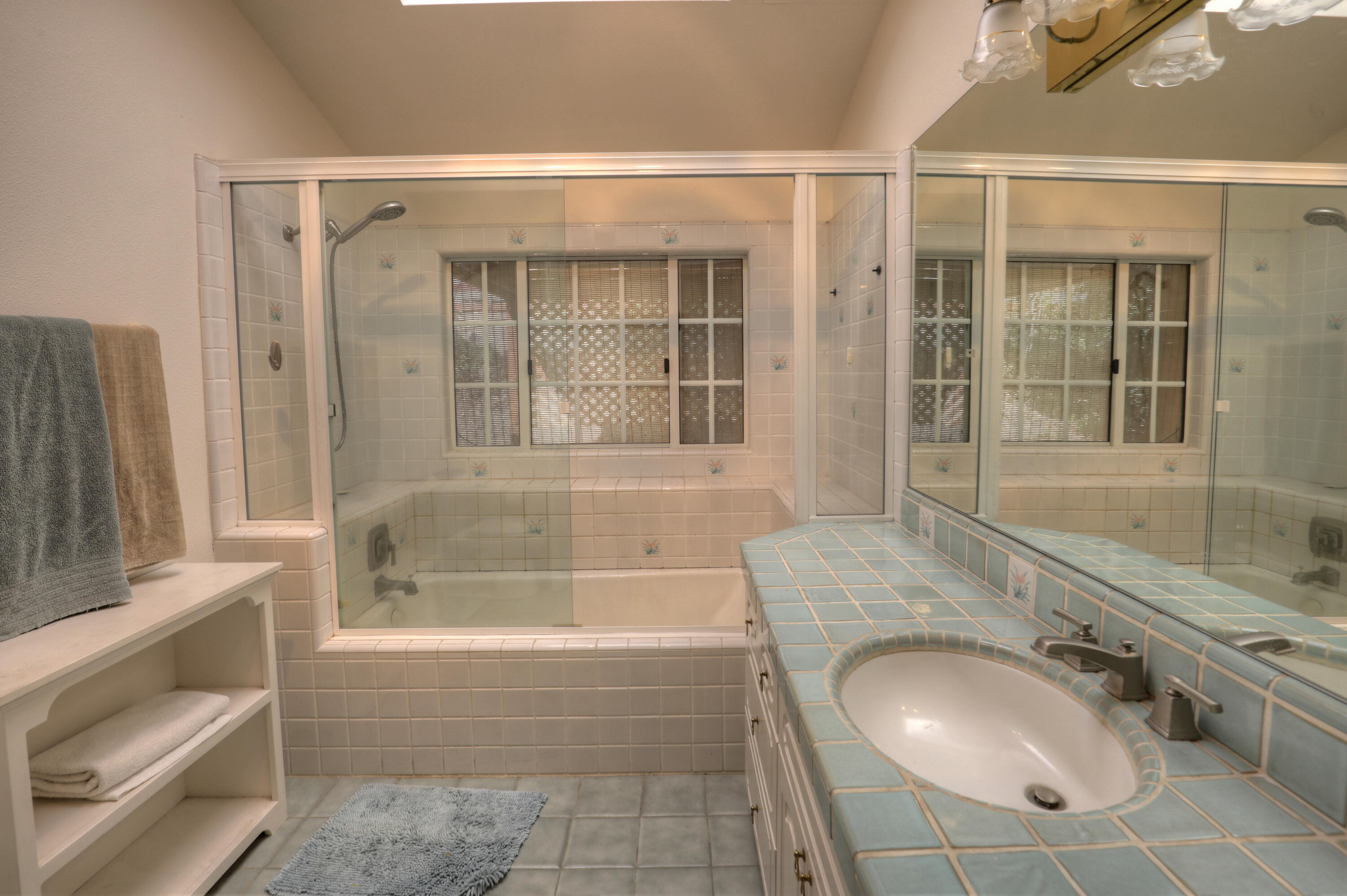 Santa Barbara, California 93111, United States, 4 Bedrooms Bedrooms, ,3 BathroomsBathrooms,Residential,Pending,237516