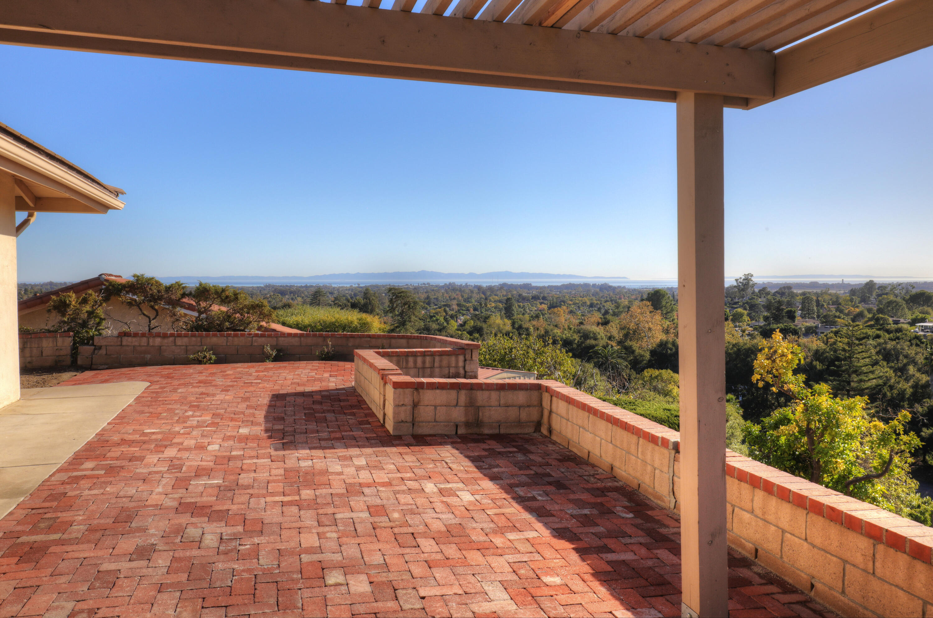 Santa Barbara, California 93111, United States, 4 Bedrooms Bedrooms, ,3 BathroomsBathrooms,Residential,Pending,237516