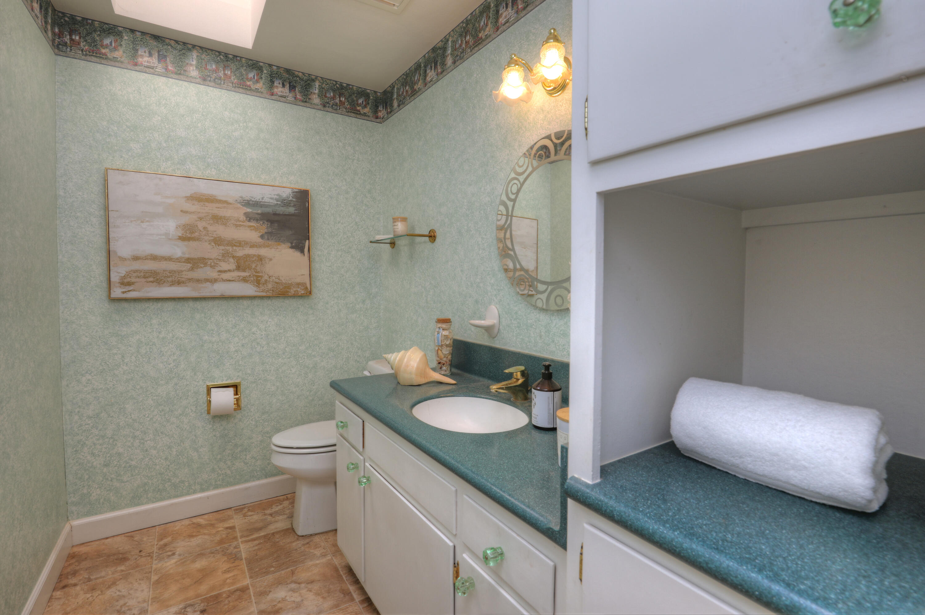 Santa Barbara, California 93111, United States, 4 Bedrooms Bedrooms, ,3 BathroomsBathrooms,Residential,Pending,237516