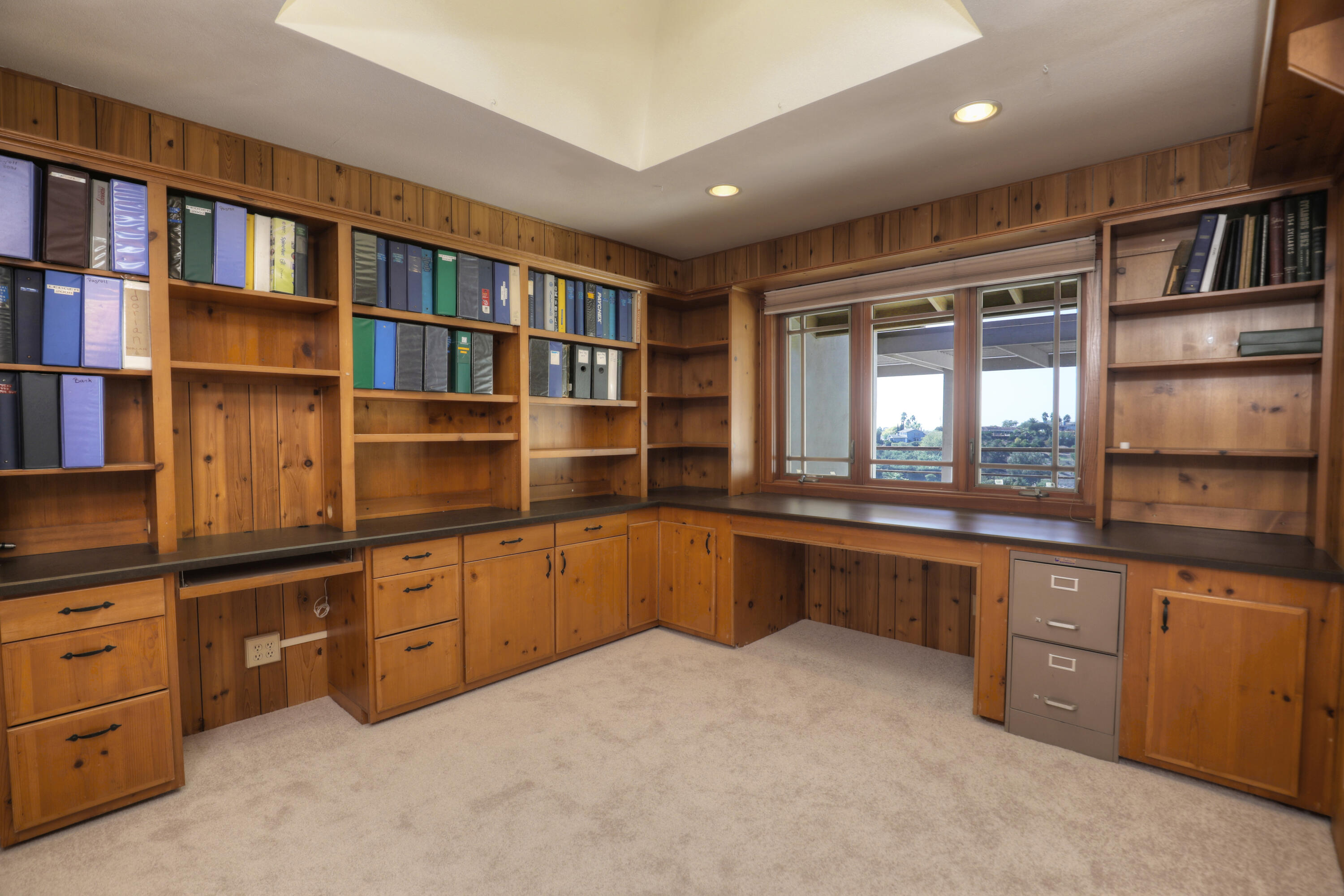 Santa Barbara, California 93111, United States, 4 Bedrooms Bedrooms, ,3 BathroomsBathrooms,Residential,Pending,237516