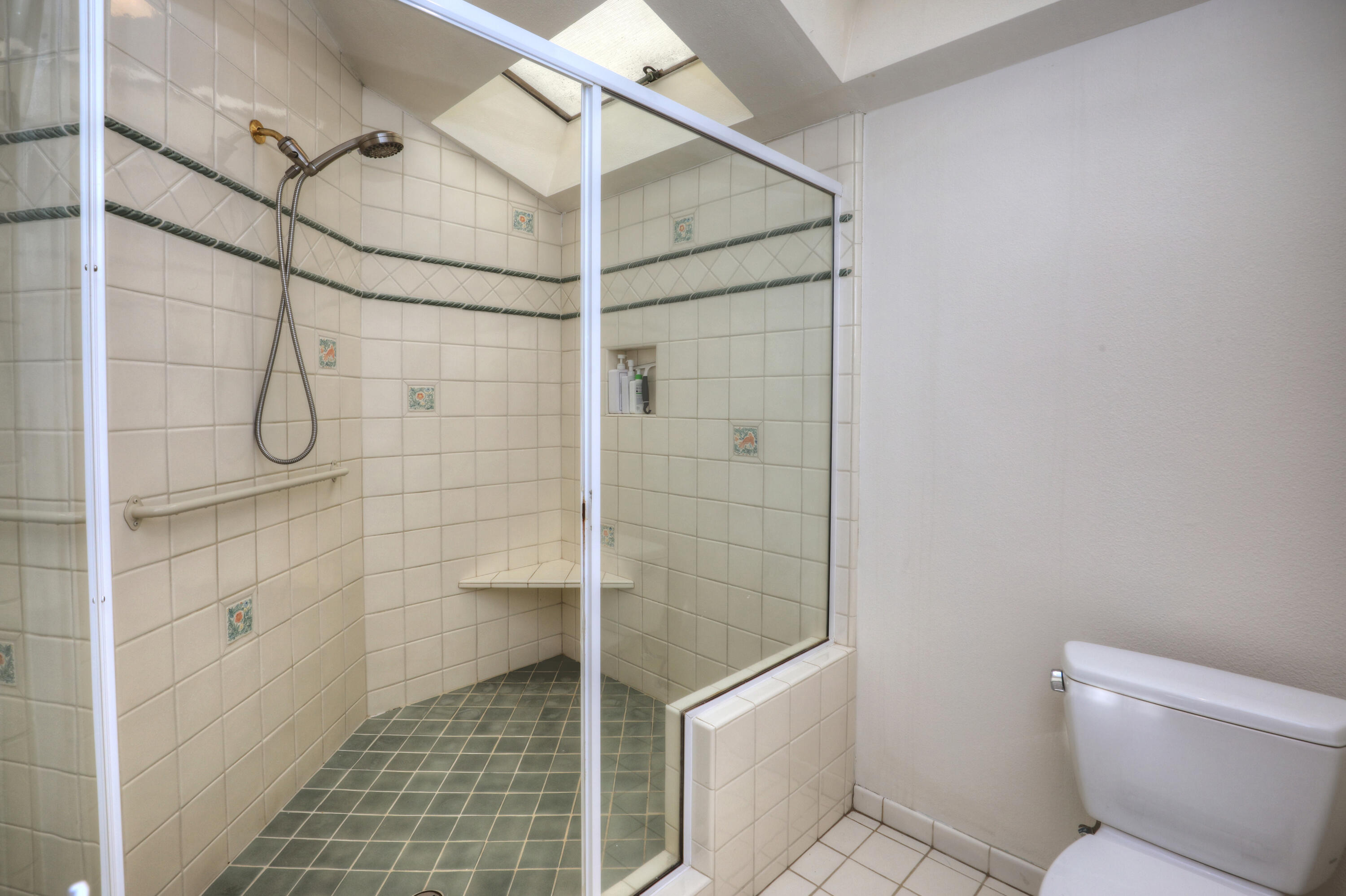 Santa Barbara, California 93111, United States, 4 Bedrooms Bedrooms, ,3 BathroomsBathrooms,Residential,Pending,237516