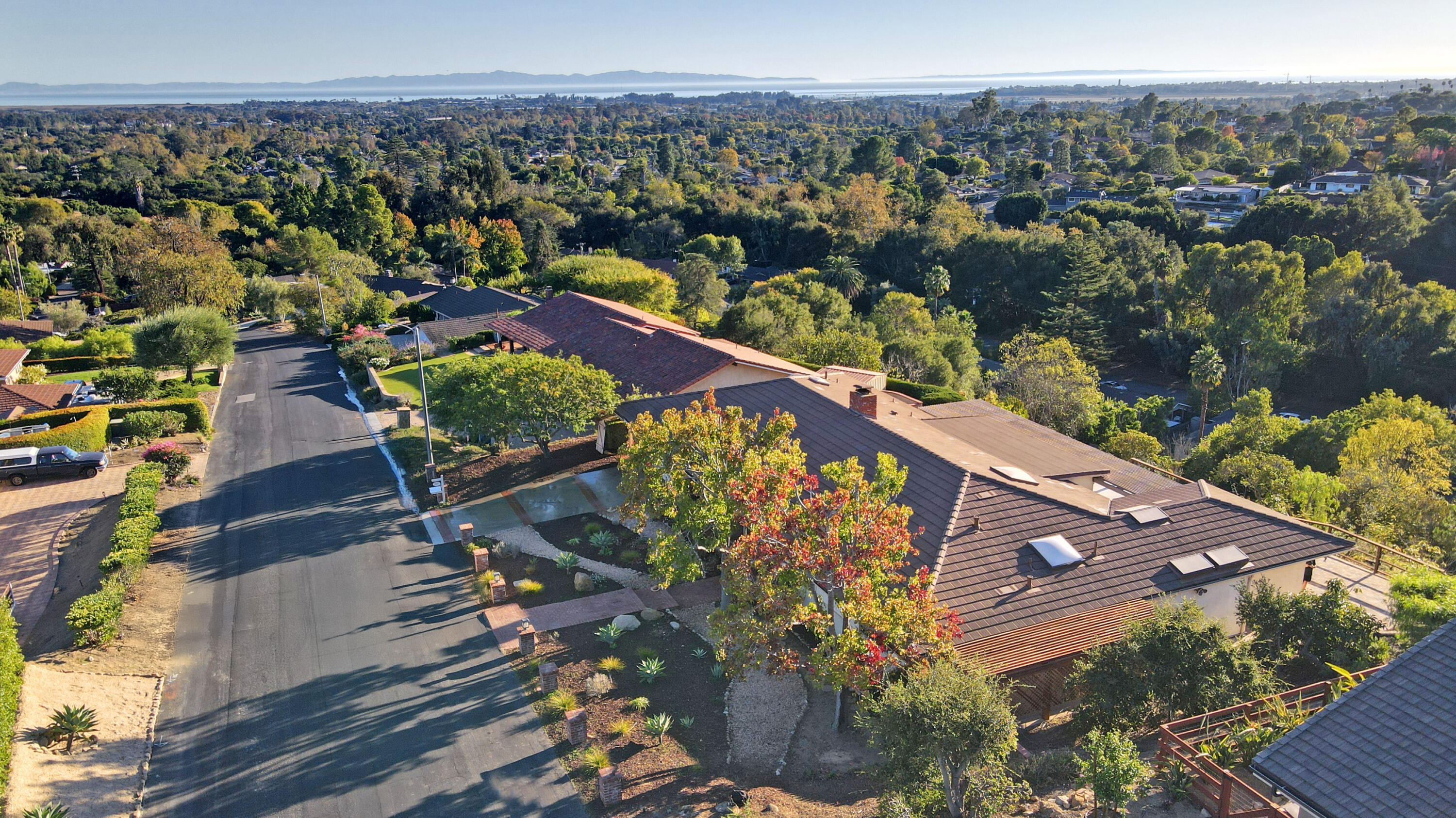 Santa Barbara, California 93111, United States, 4 Bedrooms Bedrooms, ,3 BathroomsBathrooms,Residential,Pending,237516