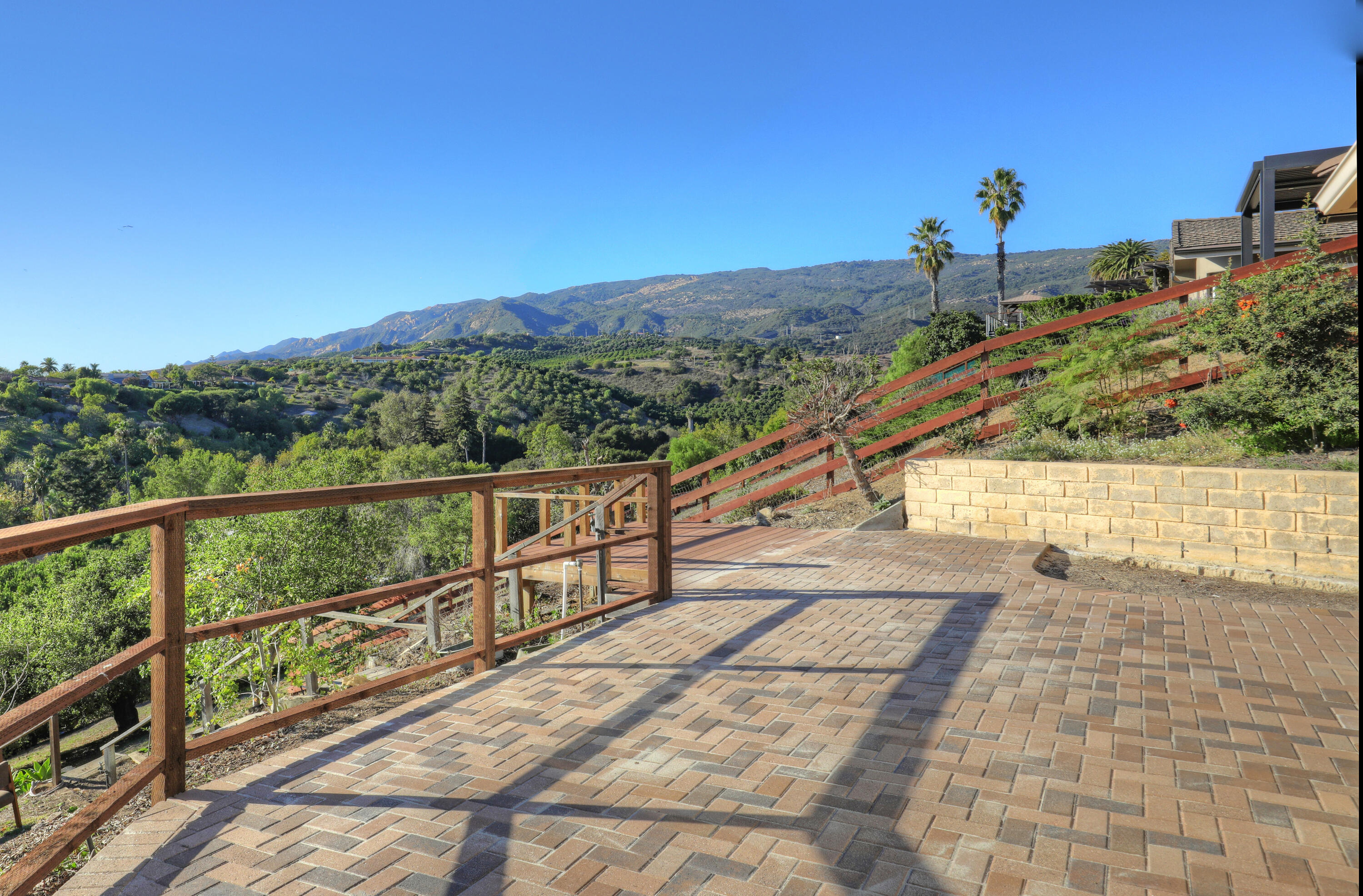Santa Barbara, California 93111, United States, 4 Bedrooms Bedrooms, ,3 BathroomsBathrooms,Residential,Pending,237516