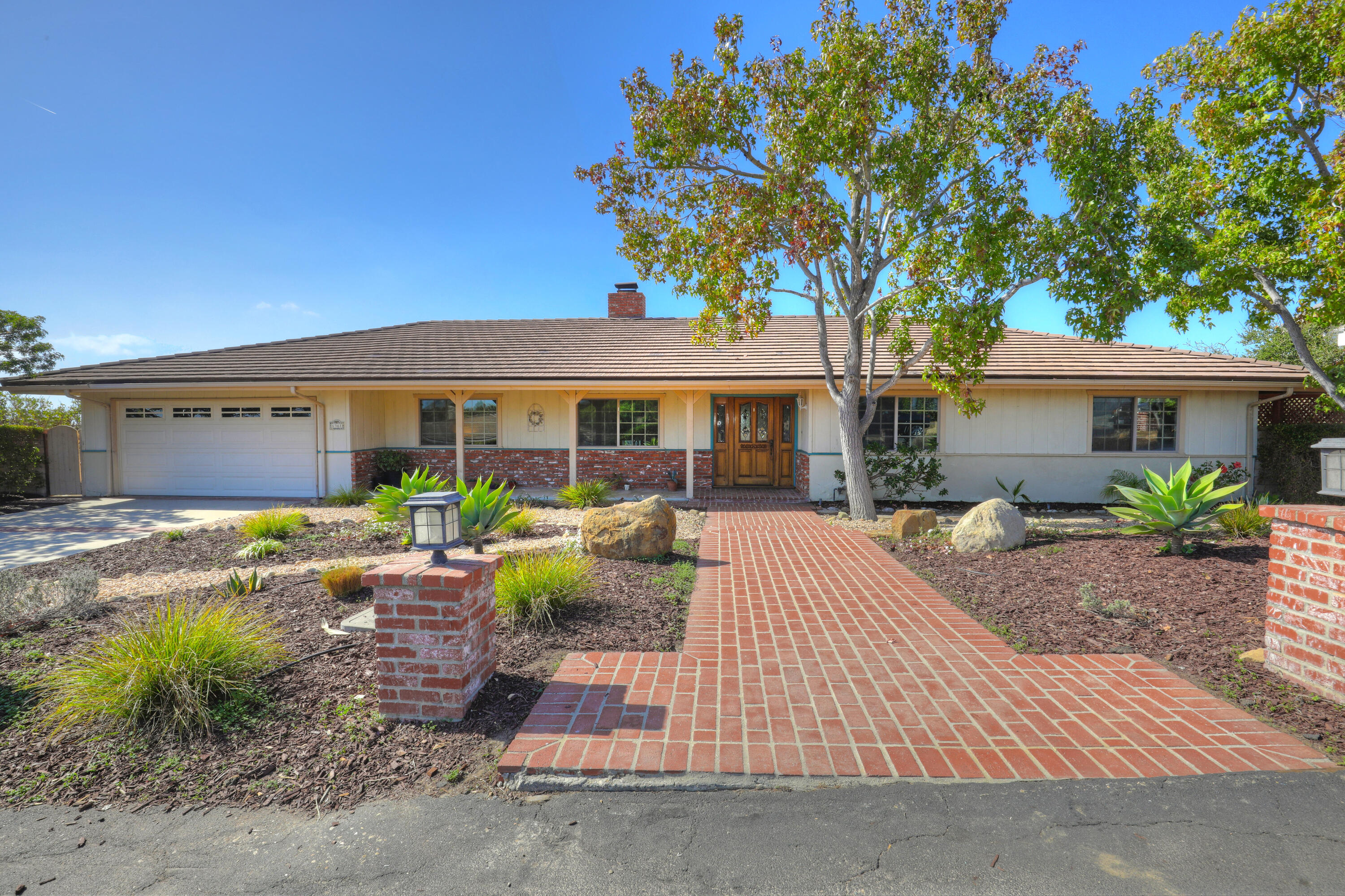 Santa Barbara, California 93111, United States, 4 Bedrooms Bedrooms, ,3 BathroomsBathrooms,Residential,Pending,237516