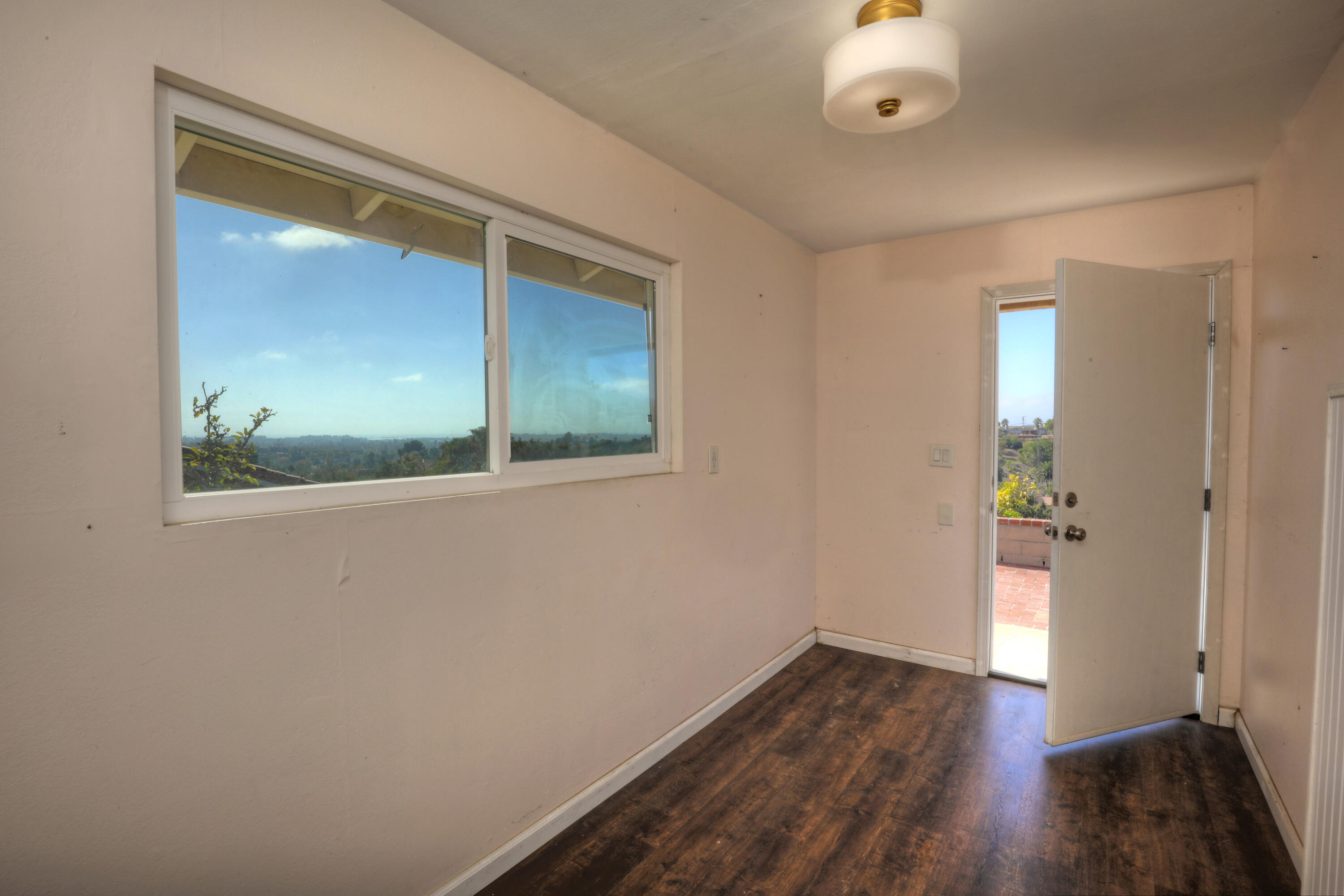 Santa Barbara, California 93111, United States, 4 Bedrooms Bedrooms, ,3 BathroomsBathrooms,Residential,Pending,237516