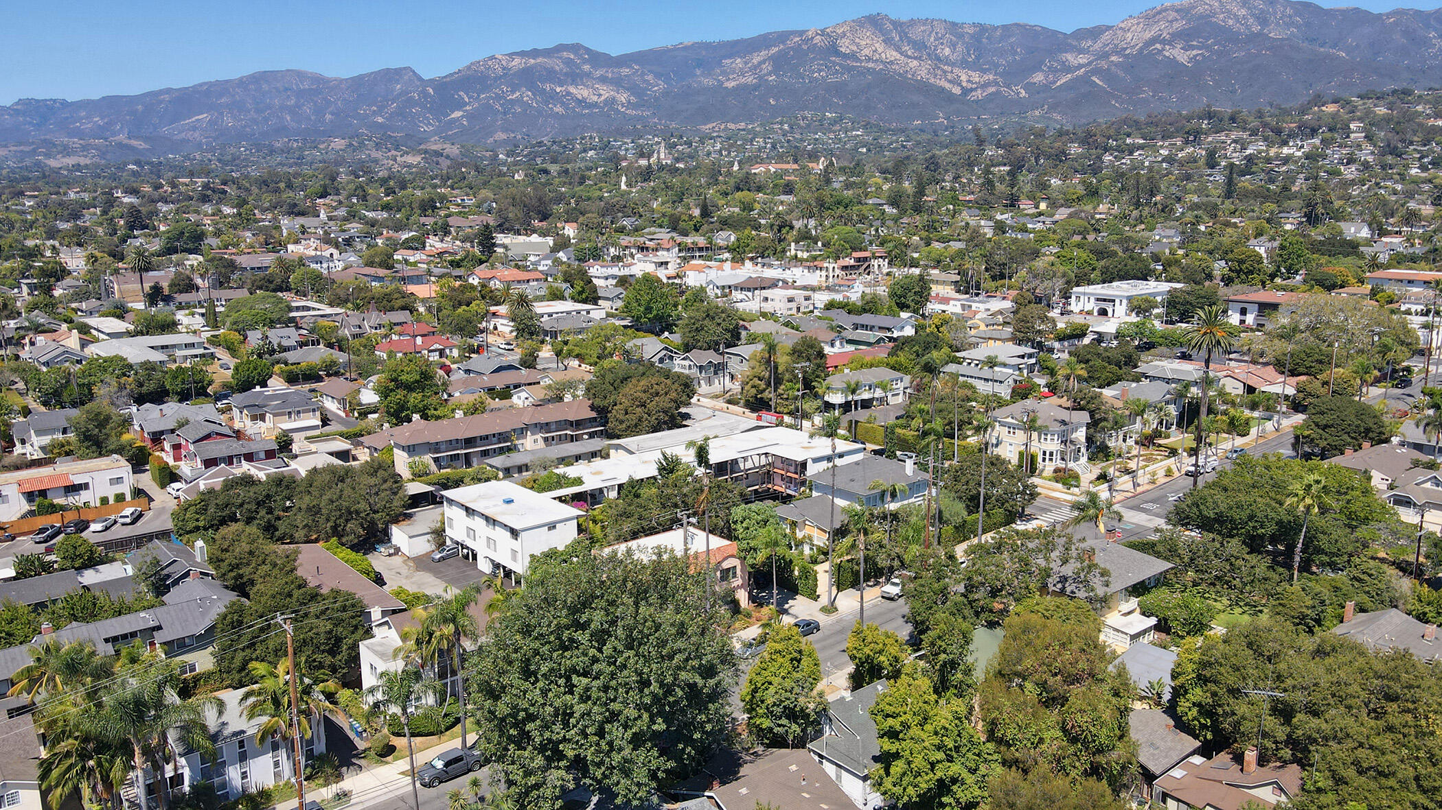 Santa Barbara, California 93101, United States, 2 Bedrooms Bedrooms, ,2 BathroomsBathrooms,Residential,Active,242077