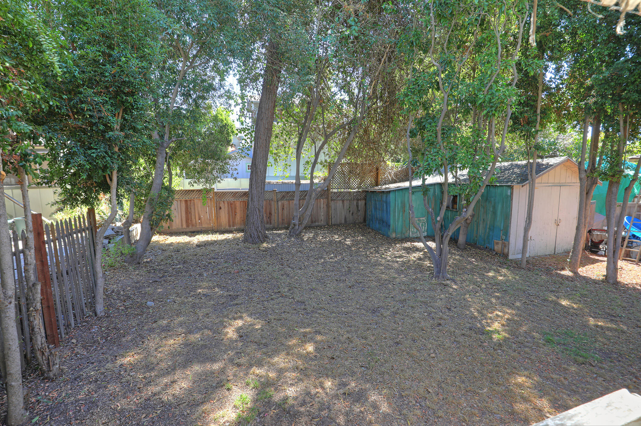 Santa Barbara, California 93101, United States, 2 Bedrooms Bedrooms, ,2 BathroomsBathrooms,Residential,Active,242077