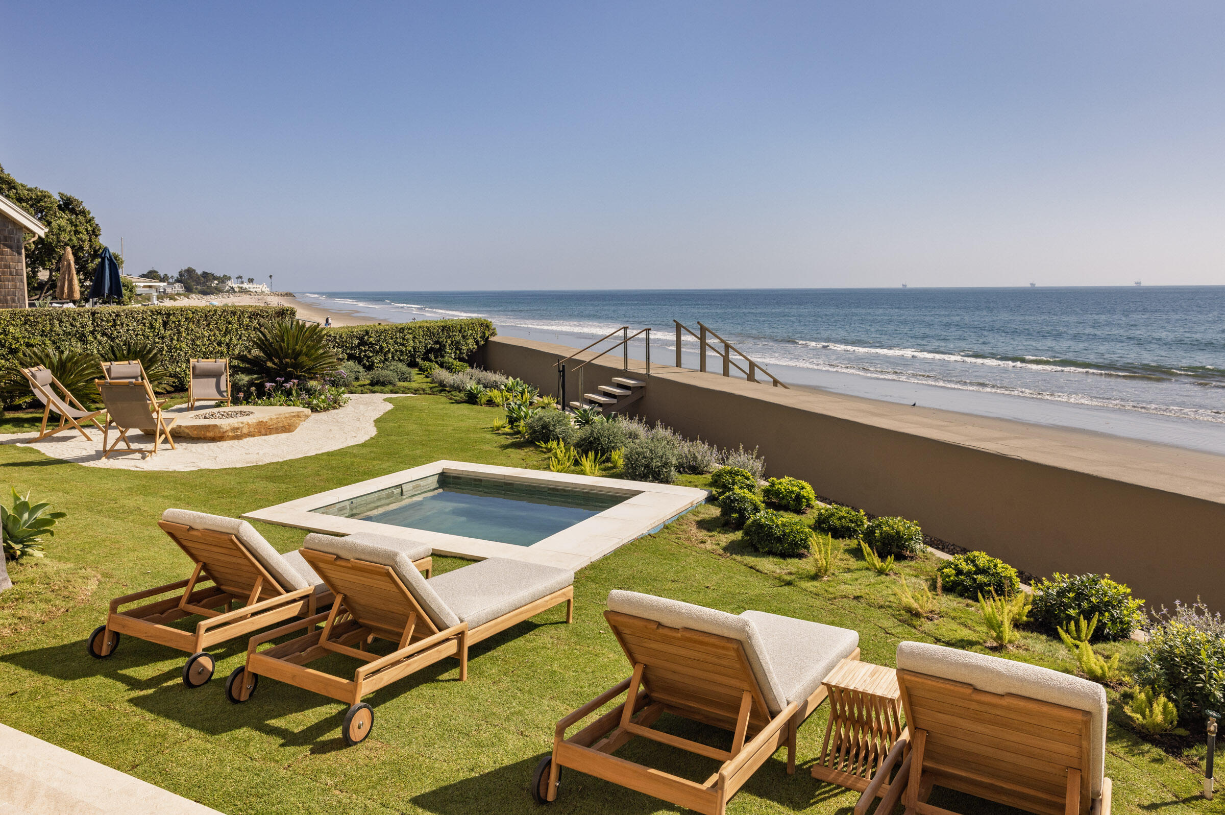 Carpinteria, California 93013, United States, 6 Bedrooms Bedrooms, ,7 BathroomsBathrooms,Residential,Active,228585