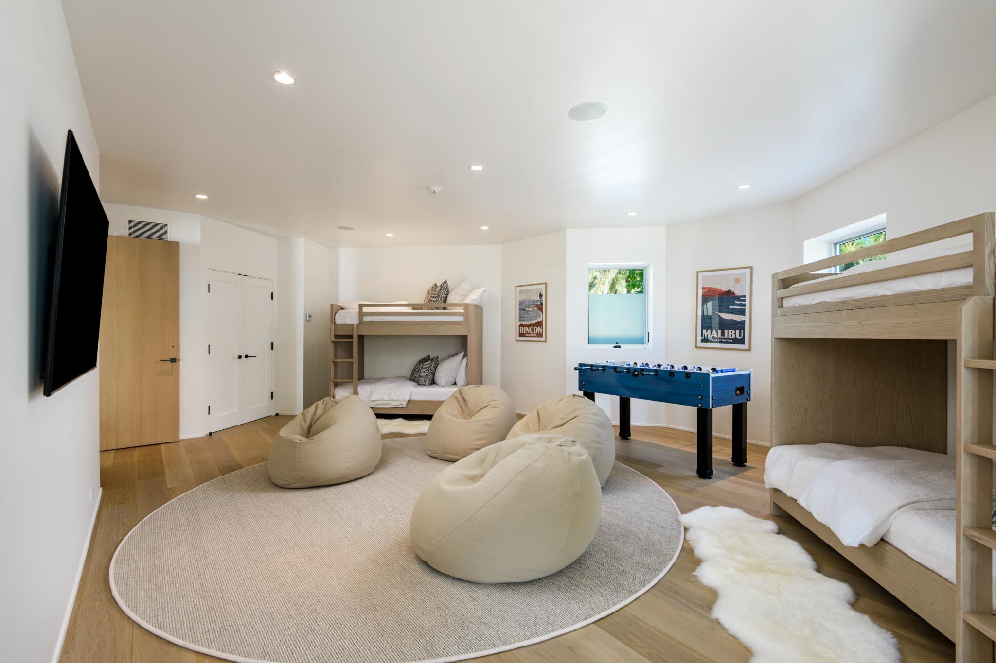 Carpinteria, California 93013, United States, 6 Bedrooms Bedrooms, ,7 BathroomsBathrooms,Residential,Active,228585