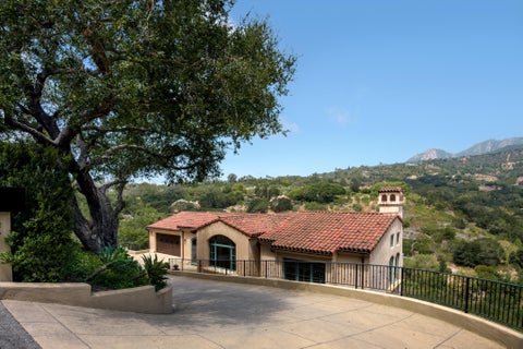 Photo of 219 Conejo Road, SANTA BARBARA, CA 93103 (MLS # 26-2646)