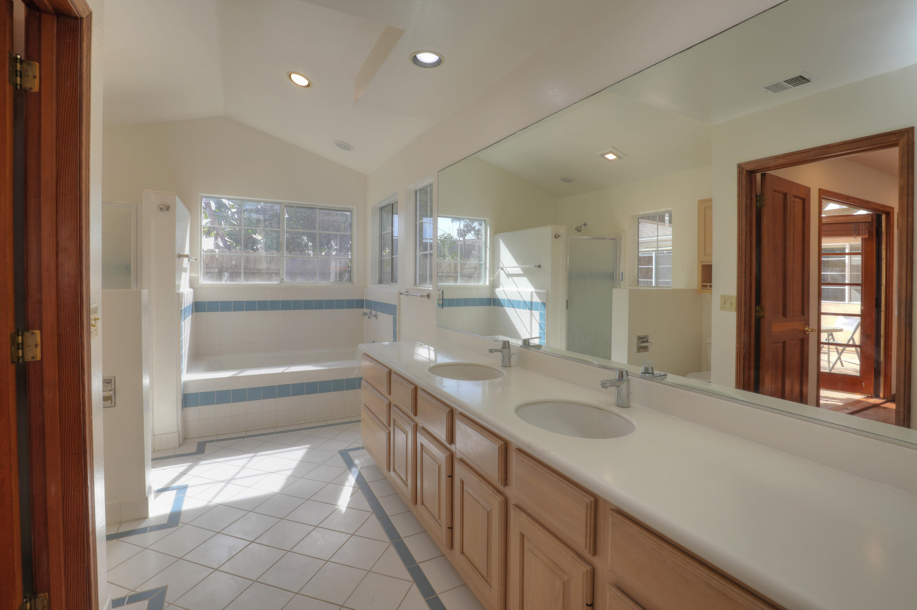 Santa Barbara, California 93109, United States, 3 Bedrooms Bedrooms, ,2 BathroomsBathrooms,Residential,Active,688