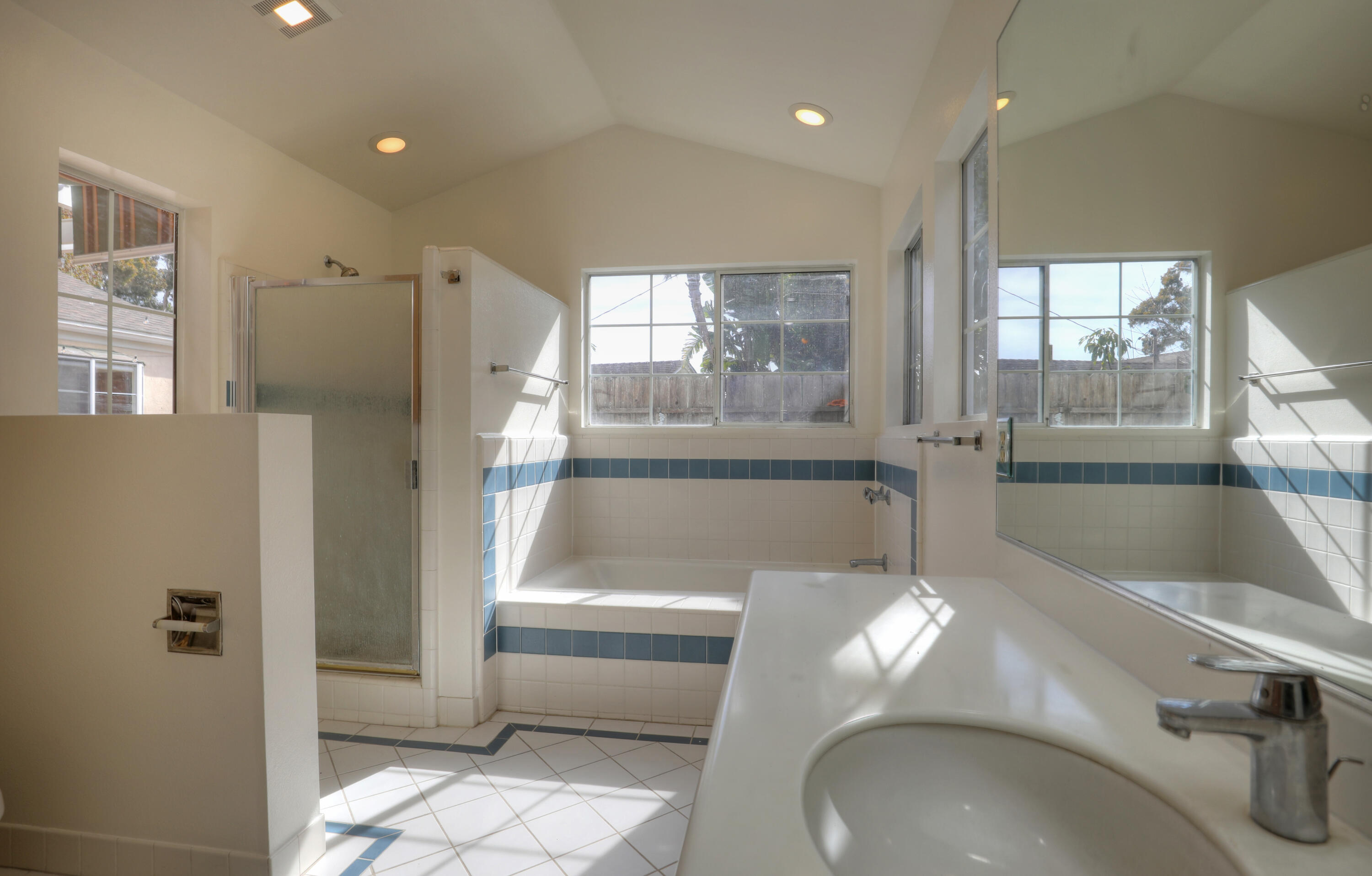 Santa Barbara, California 93109, United States, 3 Bedrooms Bedrooms, ,2 BathroomsBathrooms,Residential,Active,688