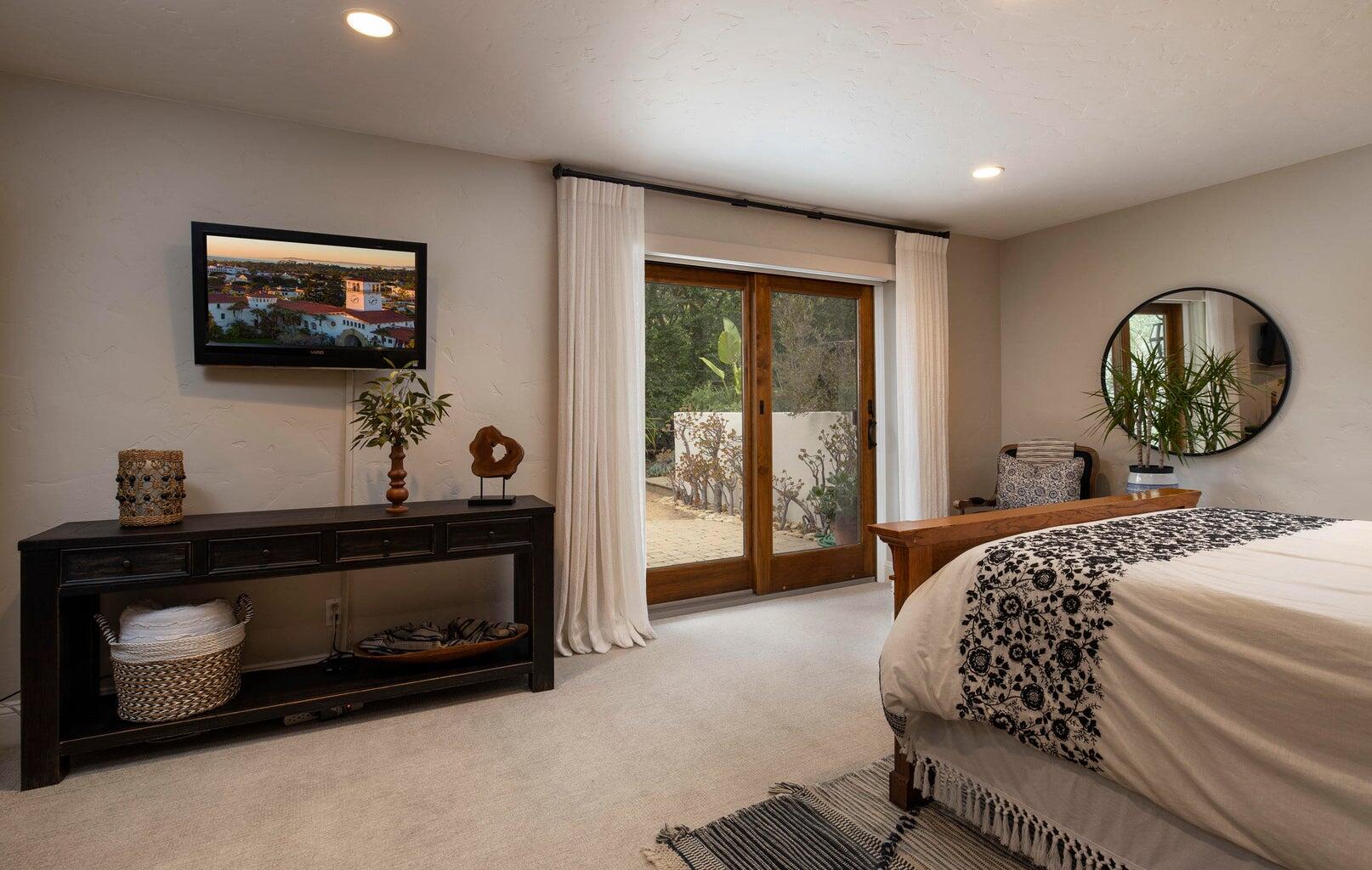 Santa Barbara, California 93105, United States, 4 Bedrooms Bedrooms, ,6 BathroomsBathrooms,Residential,Active,232667