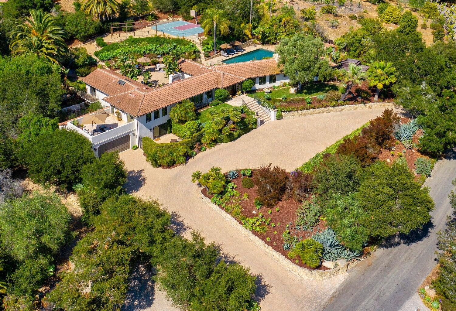 Santa Barbara, California 93105, United States, 4 Bedrooms Bedrooms, ,6 BathroomsBathrooms,Residential,Active,232667