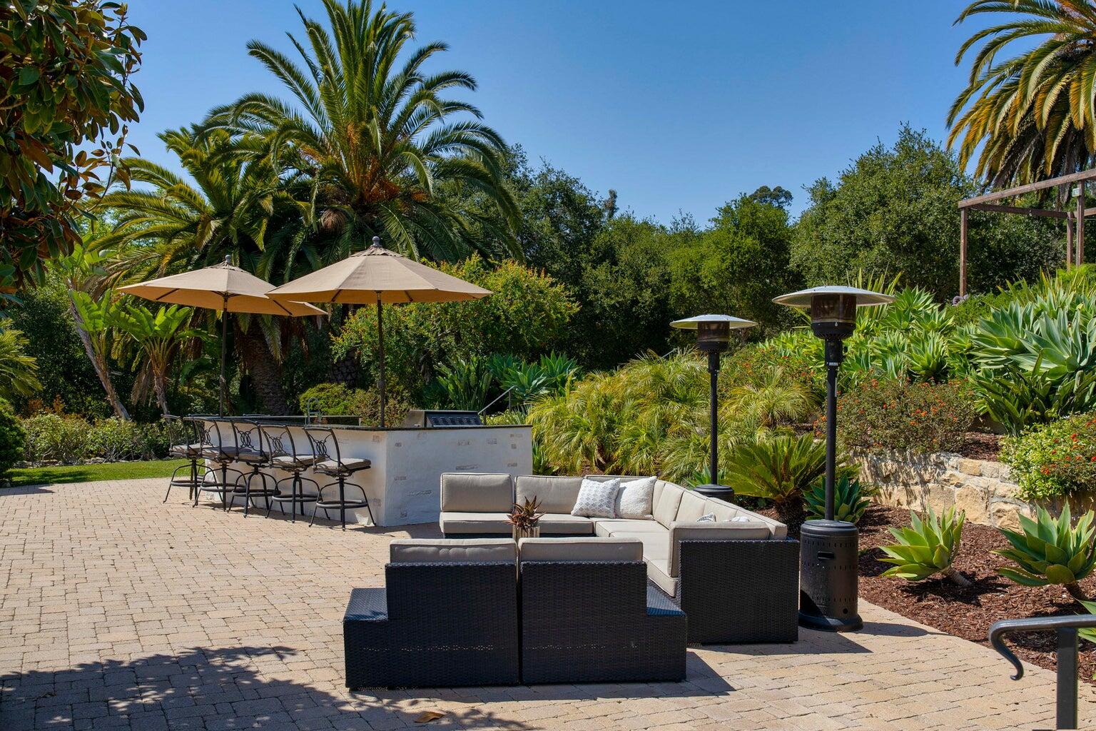 Santa Barbara, California 93105, United States, 4 Bedrooms Bedrooms, ,6 BathroomsBathrooms,Residential,Active,232667