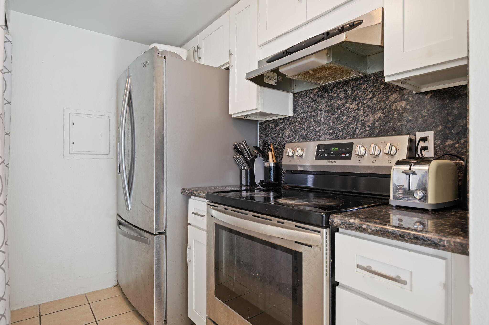 Carpinteria, California 93013, United States, 2 Bedrooms Bedrooms, ,1 BathroomBathrooms,Residential,Pending,205684