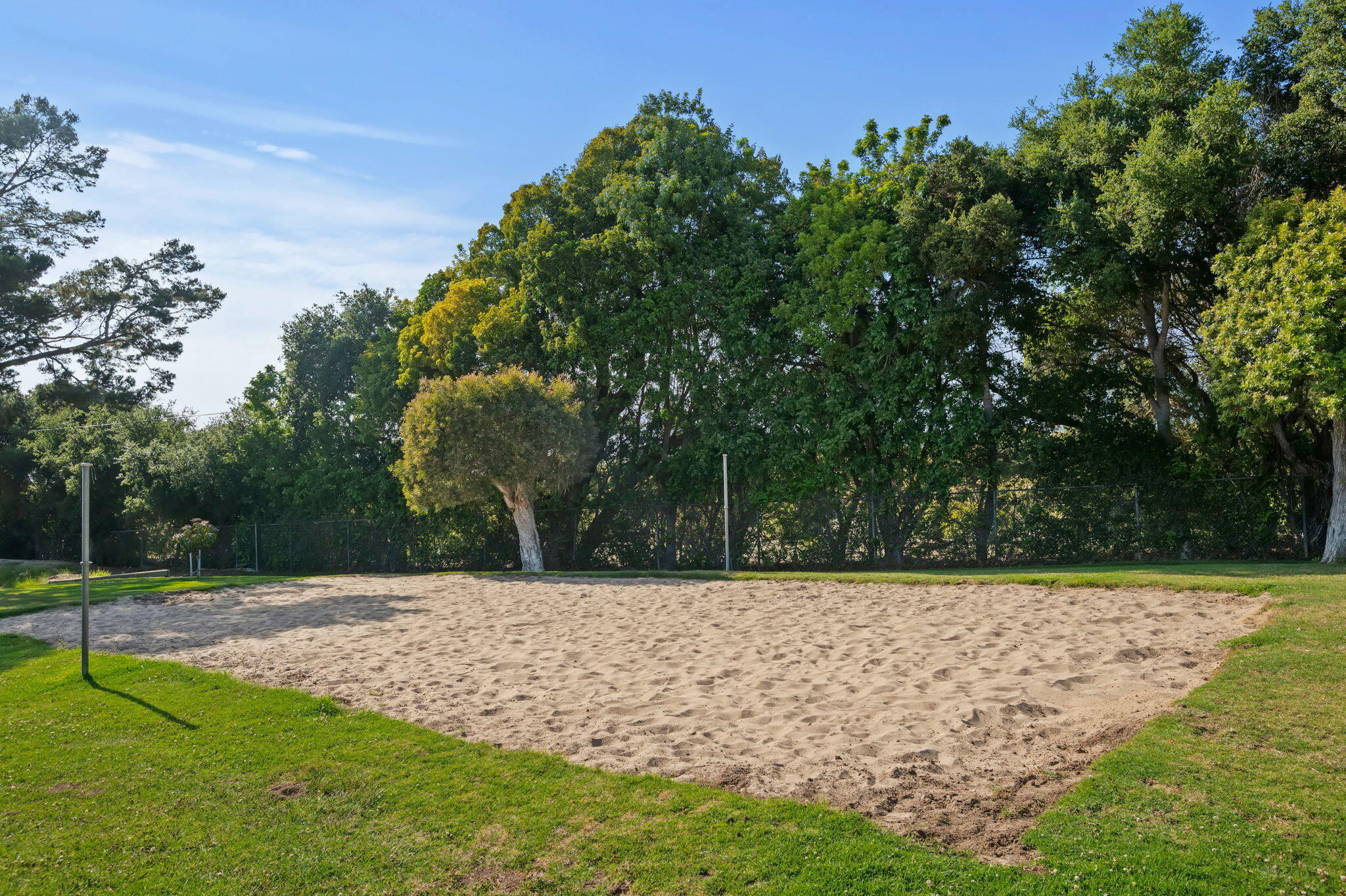 Carpinteria, California 93013, United States, 2 Bedrooms Bedrooms, ,1 BathroomBathrooms,Residential,Pending,205684