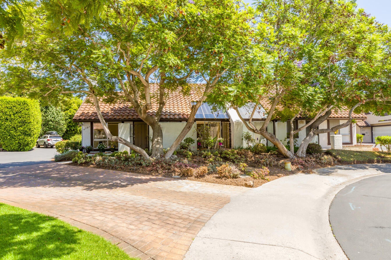4701 Calle Reina