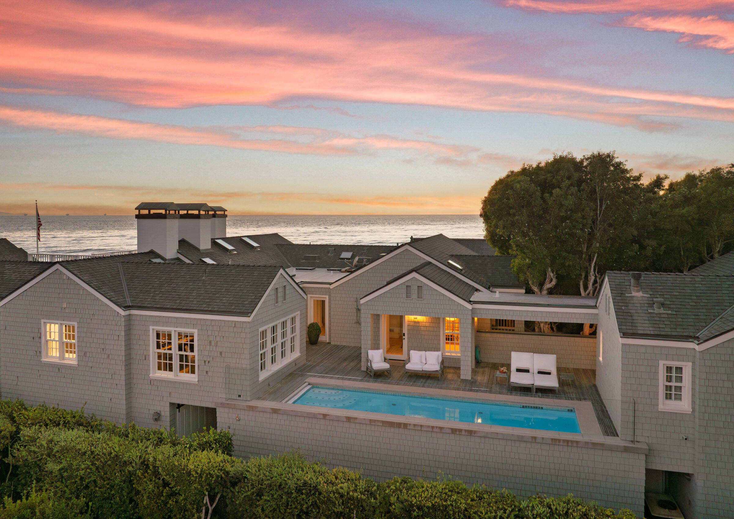 Carpinteria, California 93013, United States, 4 Bedrooms Bedrooms, ,5 BathroomsBathrooms,Residential,Active,238307