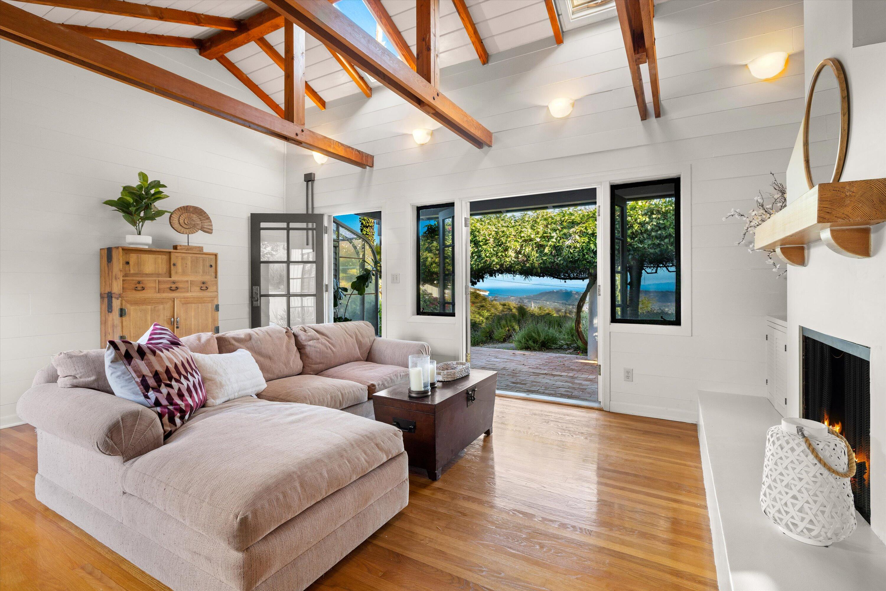 Santa Barbara, California 93105, United States, 3 Bedrooms Bedrooms, ,2 BathroomsBathrooms,Residential,Active,20592