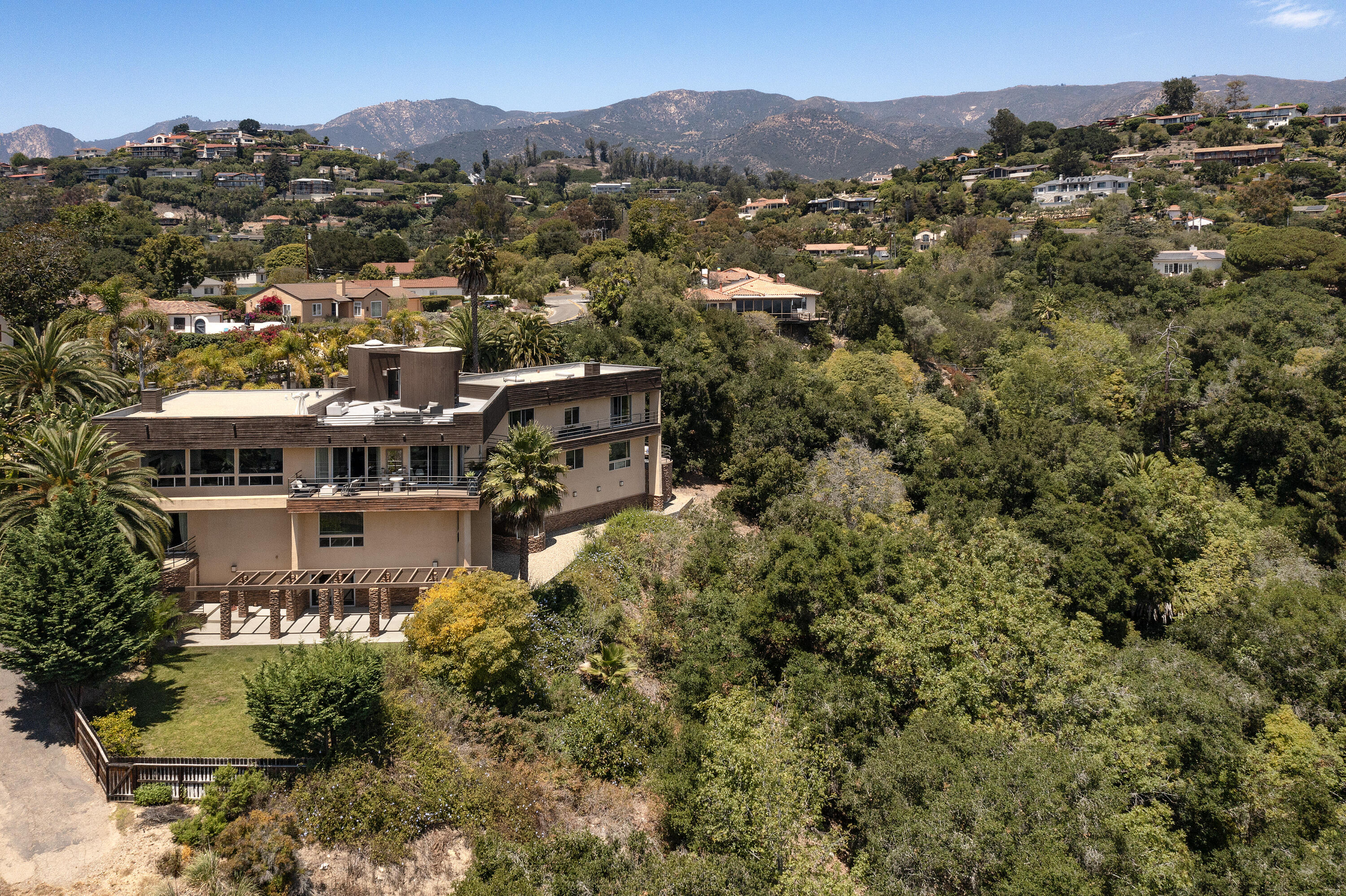 Santa Barbara, California 93103, United States, 4 Bedrooms Bedrooms, ,5 BathroomsBathrooms,Residential,Active,116302