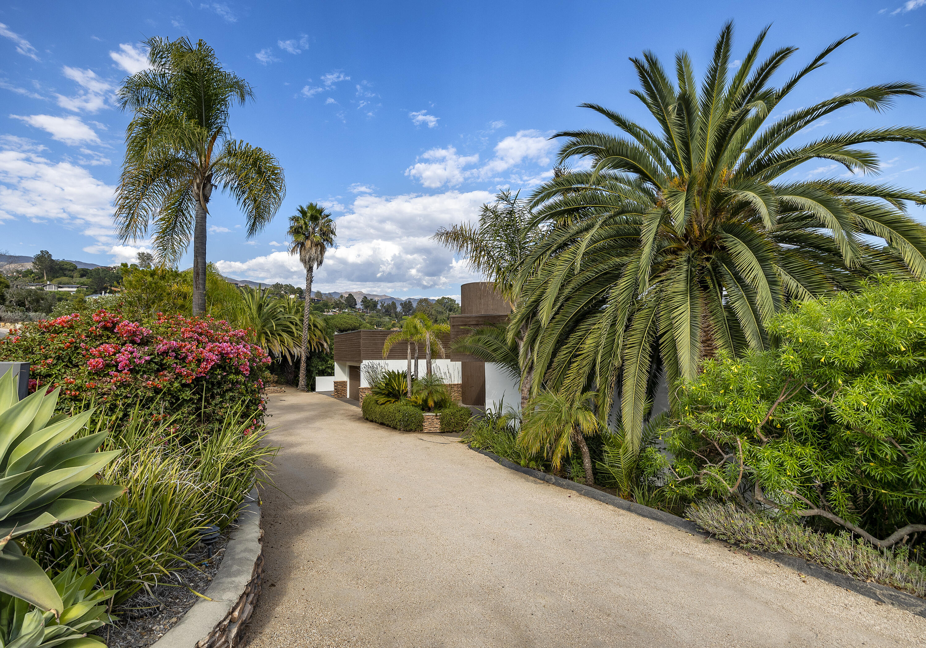 Santa Barbara, California 93103, United States, 4 Bedrooms Bedrooms, ,5 BathroomsBathrooms,Residential,Active,116302