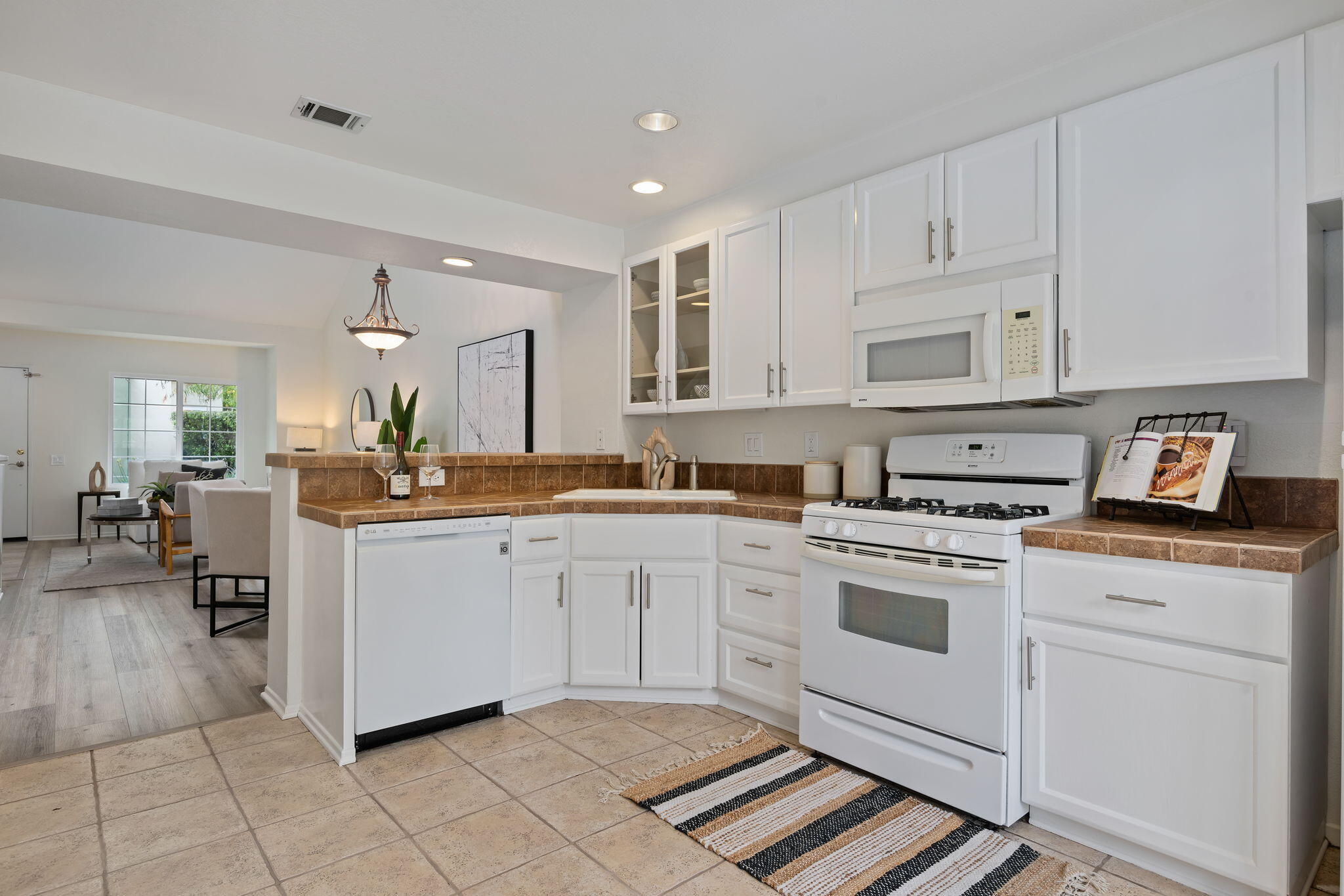 Santa Barbara, California 93105, United States, 3 Bedrooms Bedrooms, ,3 BathroomsBathrooms,Residential,Active,146516