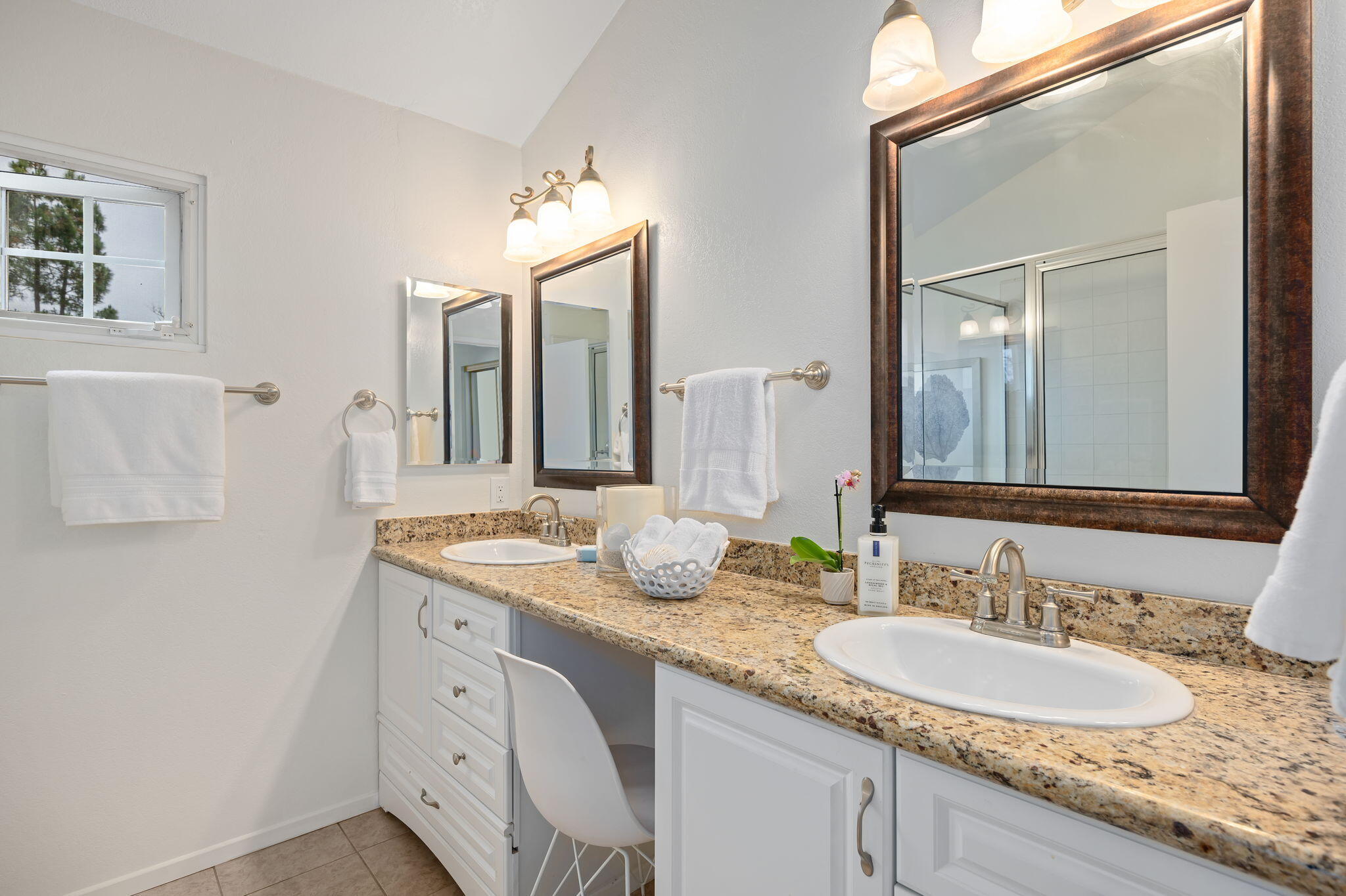 Santa Barbara, California 93105, United States, 3 Bedrooms Bedrooms, ,3 BathroomsBathrooms,Residential,Active,146516