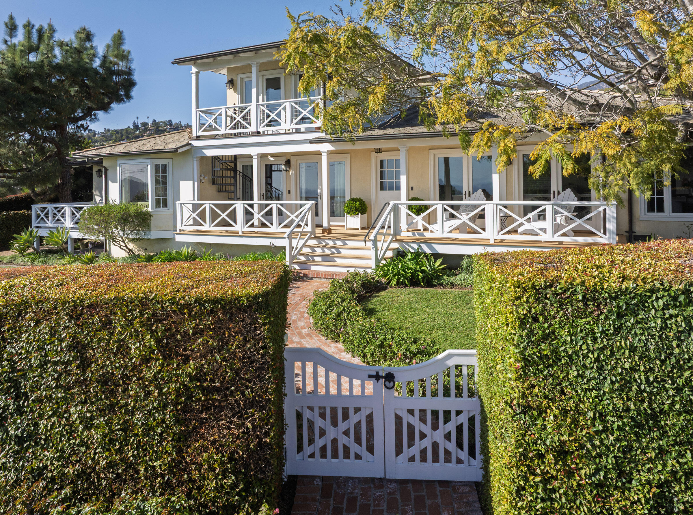 Santa Barbara, California 93108, United States, 5 Bedrooms Bedrooms, ,4 BathroomsBathrooms,Residential,Active,87427