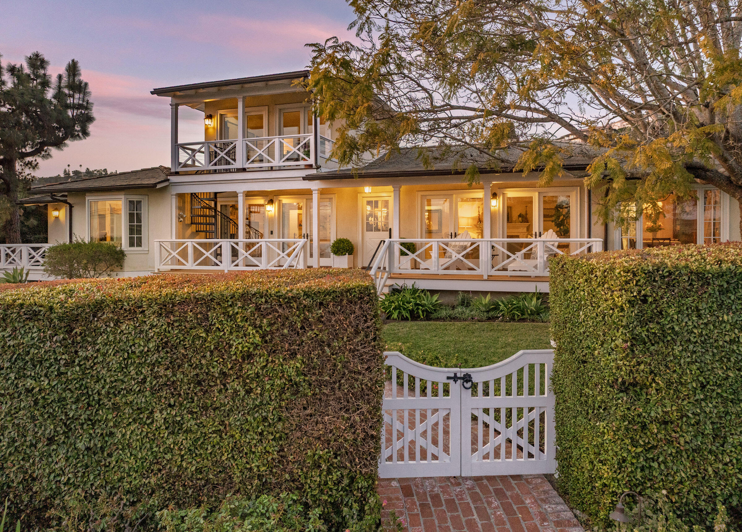 Santa Barbara, California 93108, United States, 5 Bedrooms Bedrooms, ,4 BathroomsBathrooms,Residential,Active,87427