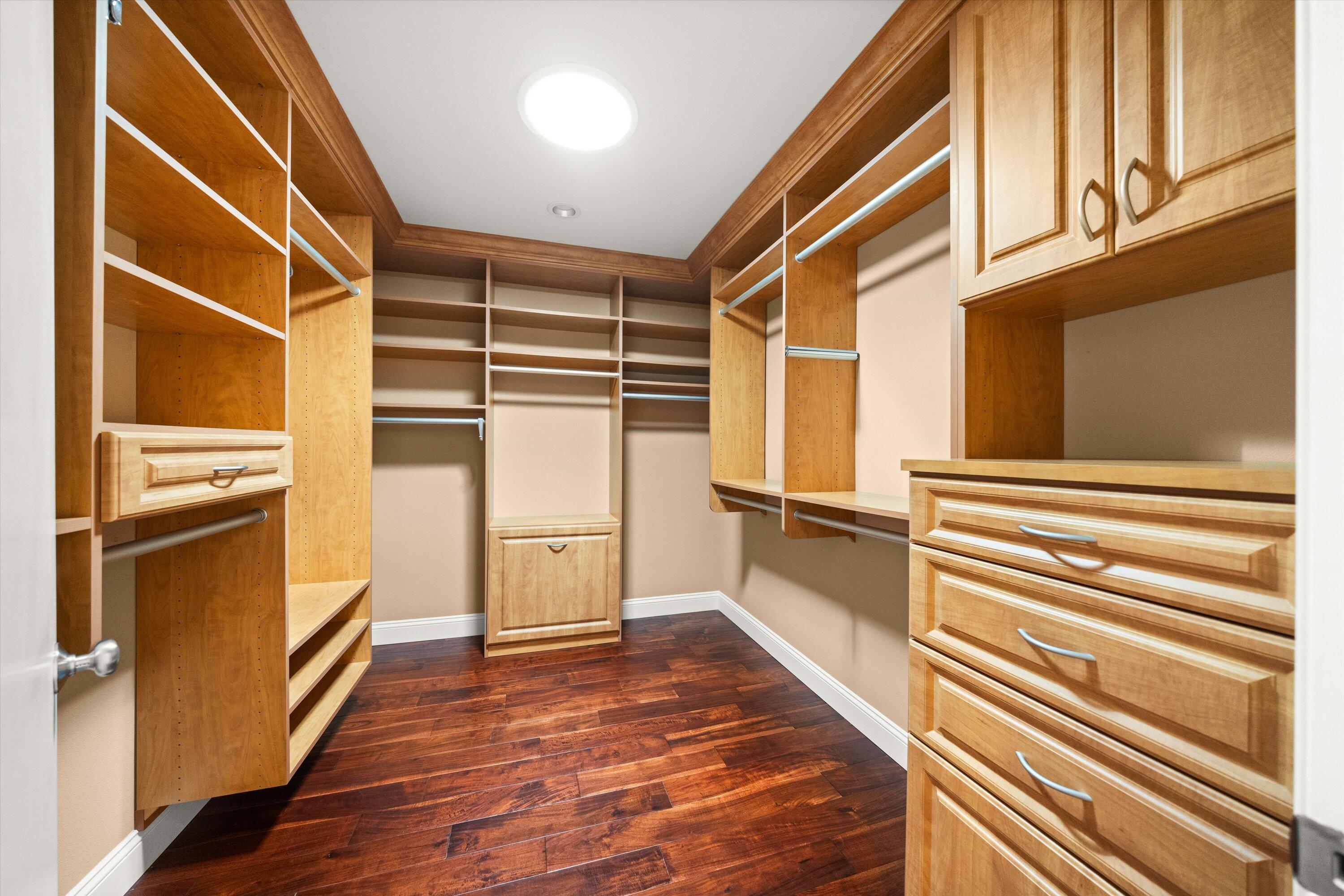 Santa Barbara, California 93111, United States, 3 Bedrooms Bedrooms, ,2 BathroomsBathrooms,Residential,Pending,105935