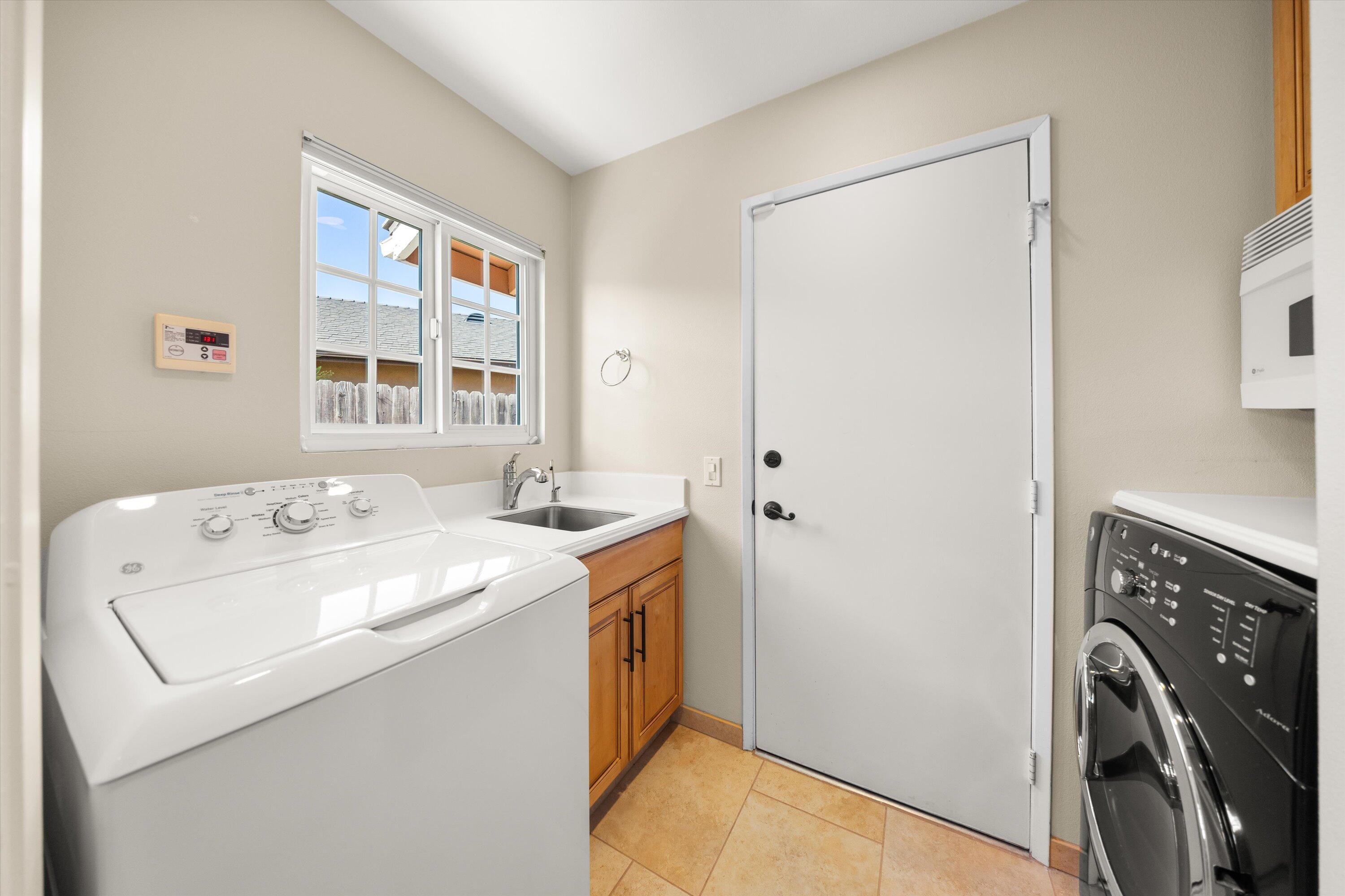 Santa Barbara, California 93111, United States, 3 Bedrooms Bedrooms, ,2 BathroomsBathrooms,Residential,Pending,105935