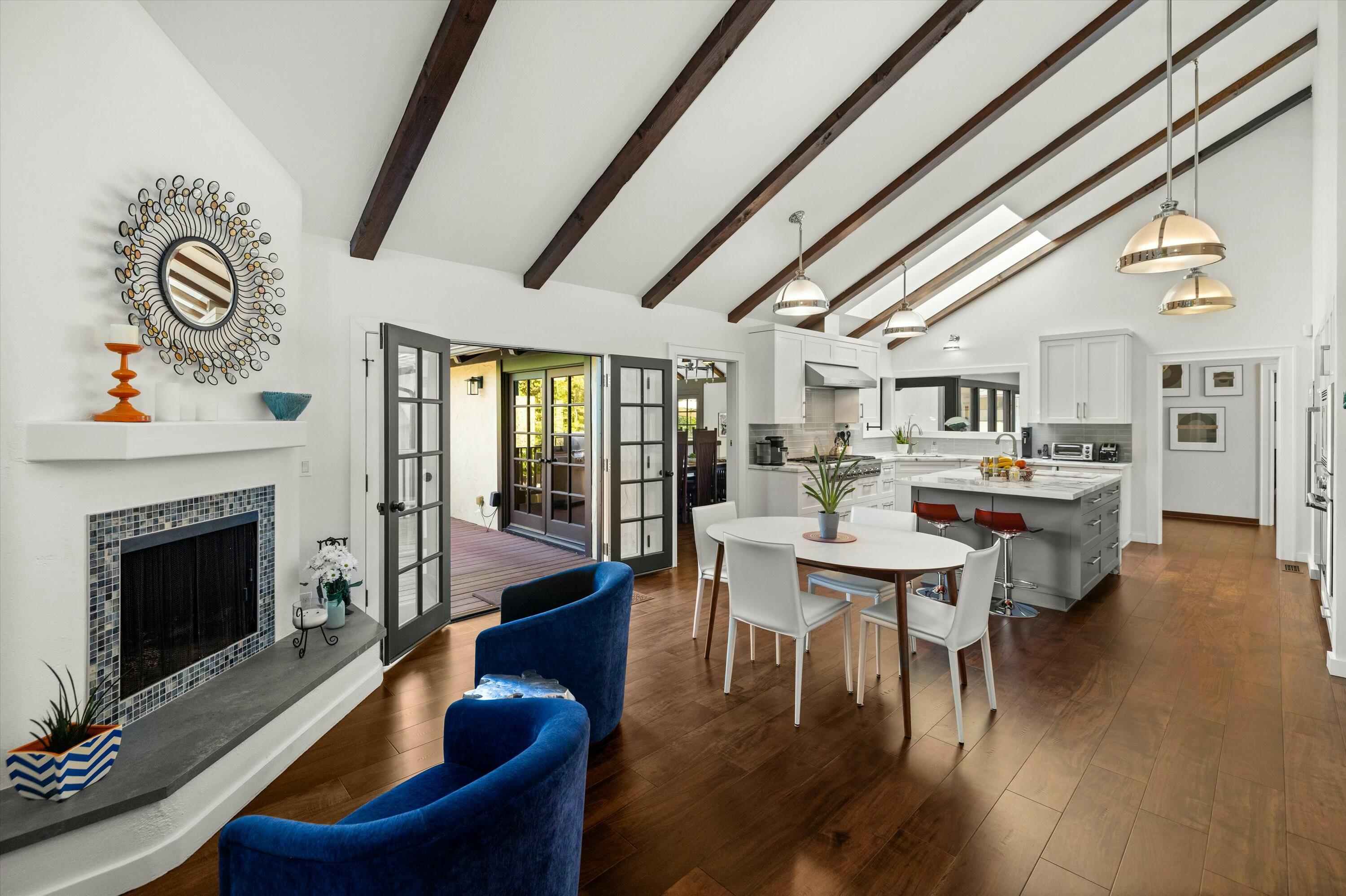 Santa Barbara, California 93108, United States, 4 Bedrooms Bedrooms, ,5 BathroomsBathrooms,Residential,Active,85076