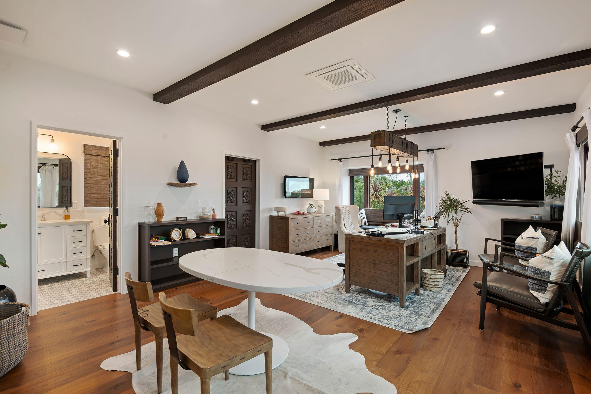 Santa Barbara, California 93109, United States, 4 Bedrooms Bedrooms, ,4 BathroomsBathrooms,Residential,Active,119267