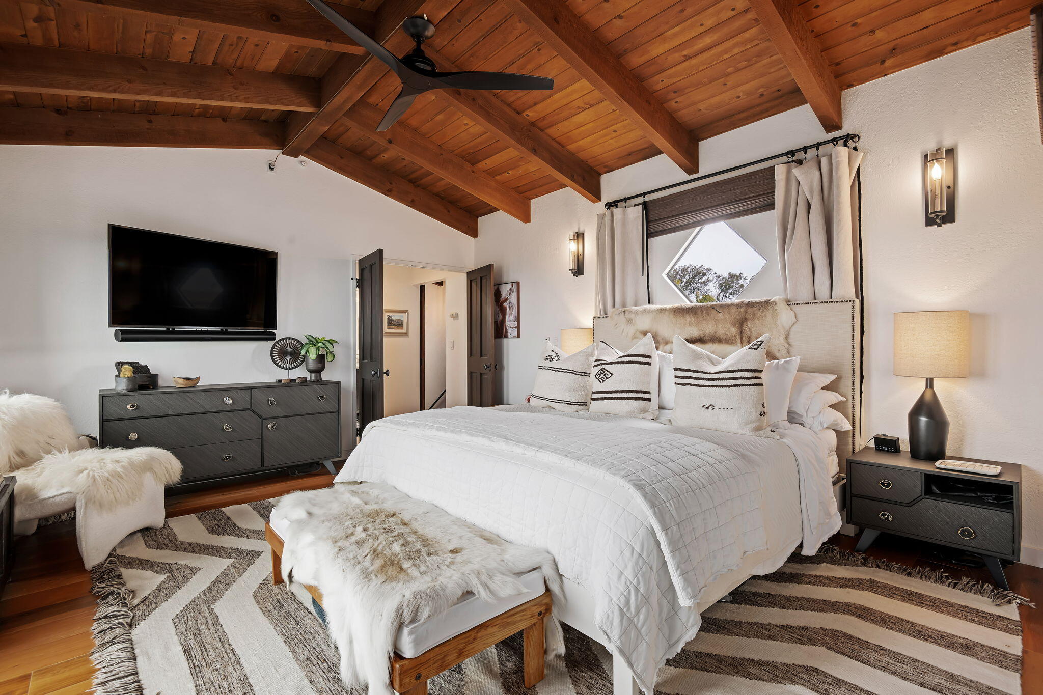 Santa Barbara, California 93109, United States, 4 Bedrooms Bedrooms, ,4 BathroomsBathrooms,Residential,Active,119267