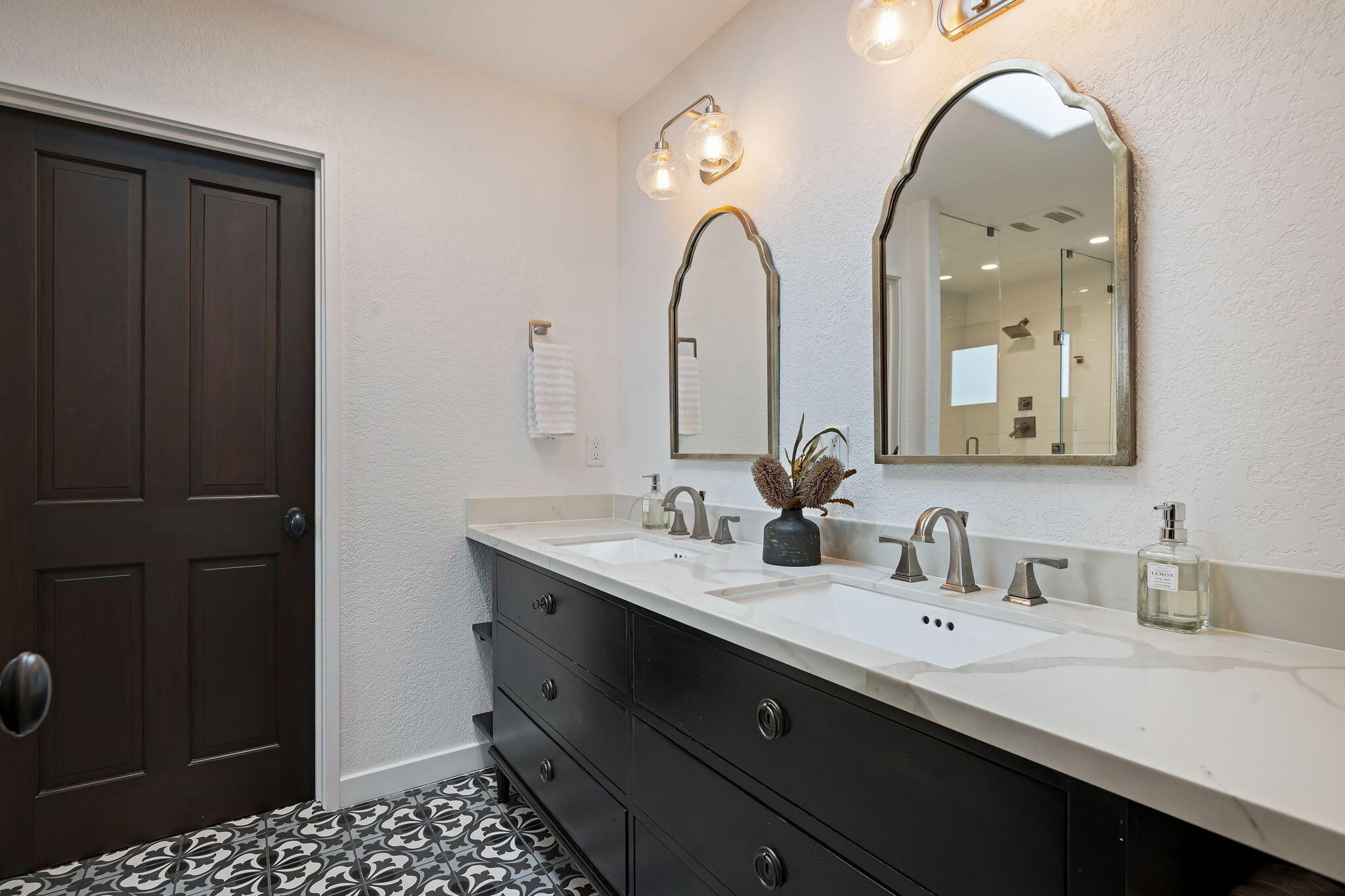 Santa Barbara, California 93109, United States, 4 Bedrooms Bedrooms, ,4 BathroomsBathrooms,Residential,Active,119267