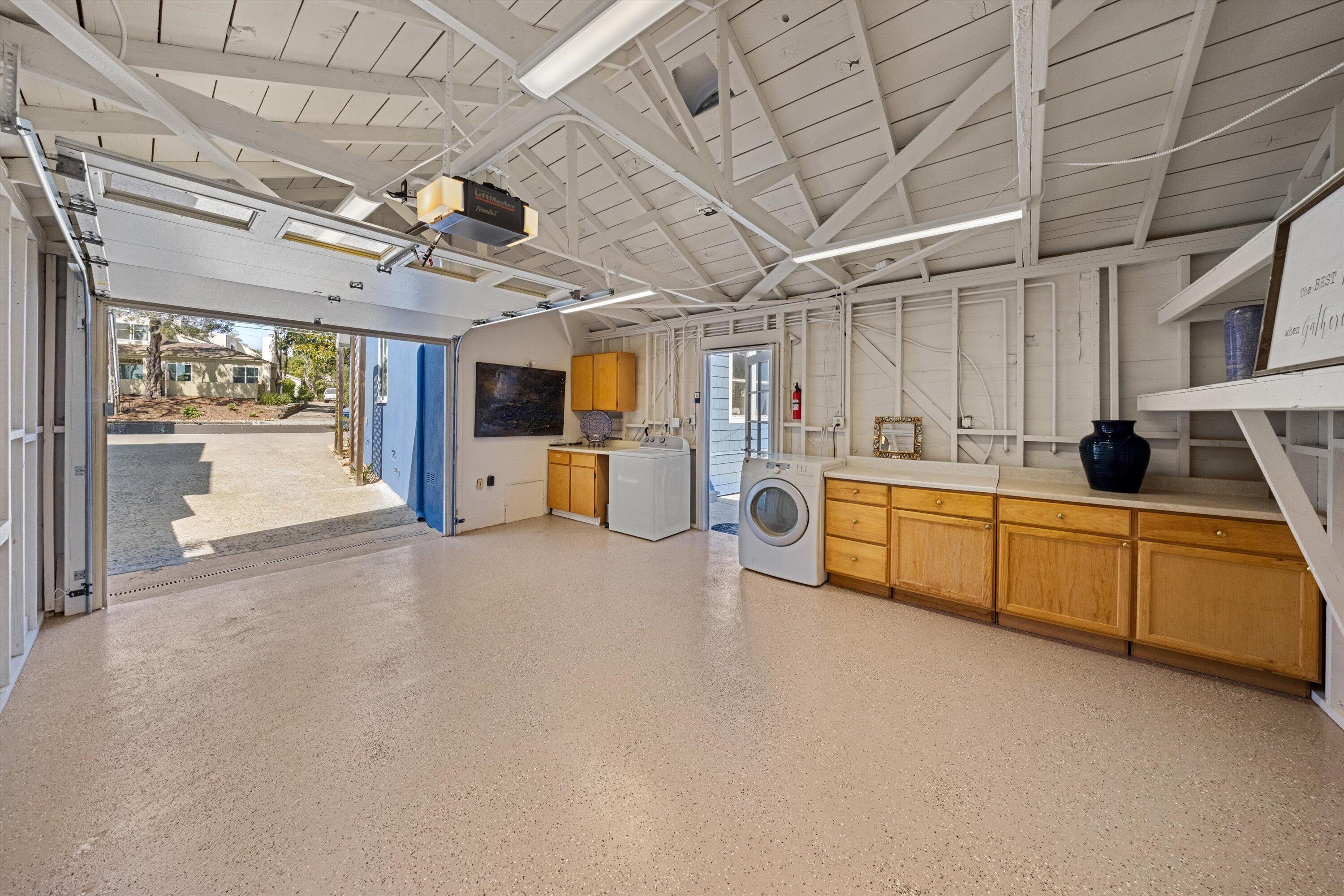 Santa Barbara, California 93109, United States, 3 Bedrooms Bedrooms, ,2 BathroomsBathrooms,Residential,Active,187672