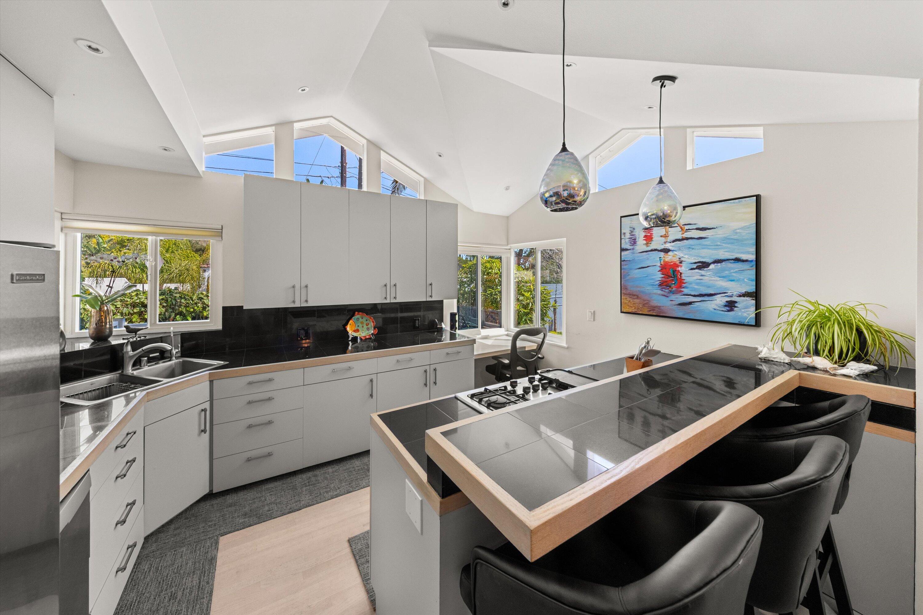 Santa Barbara, California 93109, United States, 3 Bedrooms Bedrooms, ,2 BathroomsBathrooms,Residential,Active,187672