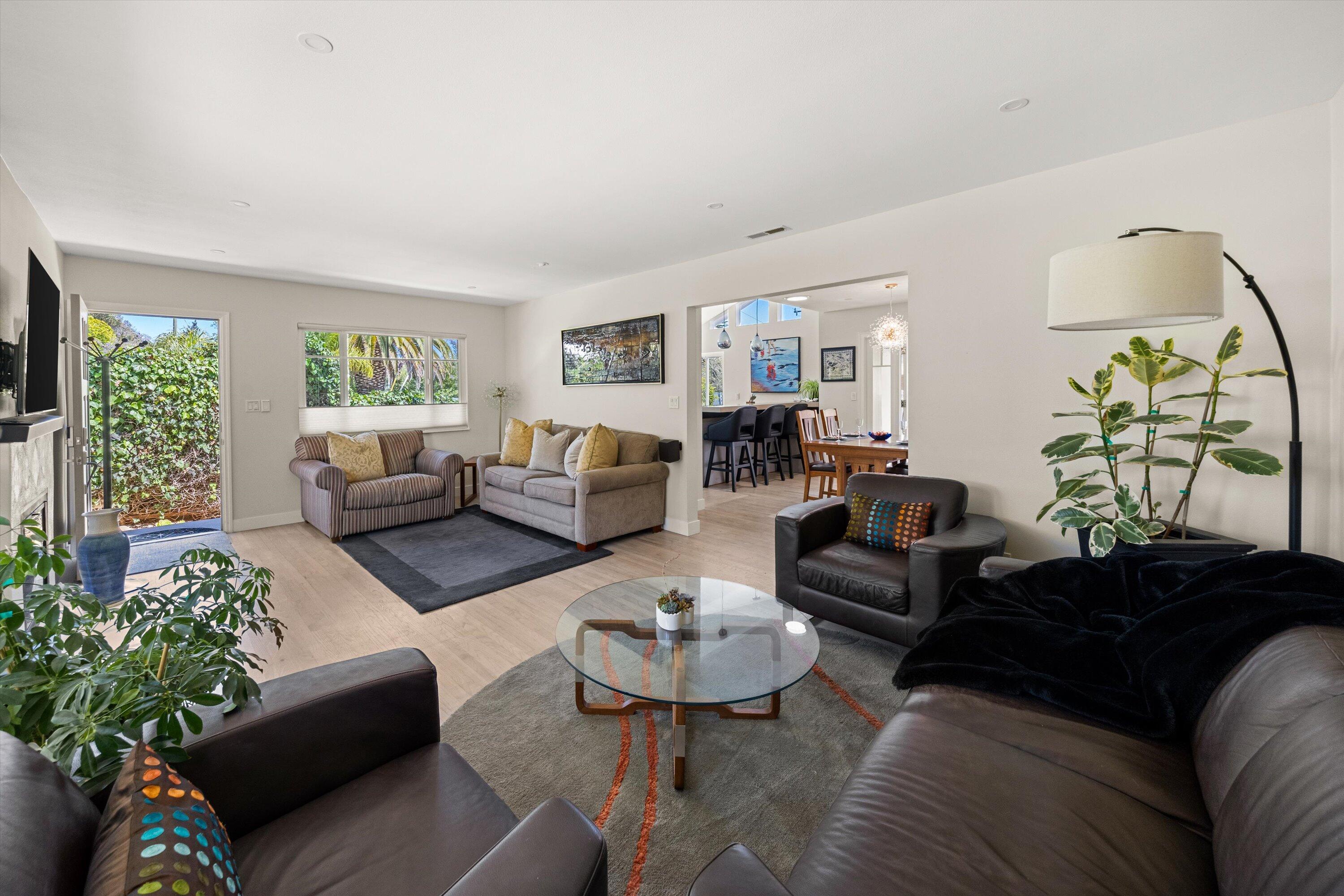 Santa Barbara, California 93109, United States, 3 Bedrooms Bedrooms, ,2 BathroomsBathrooms,Residential,Active,187672