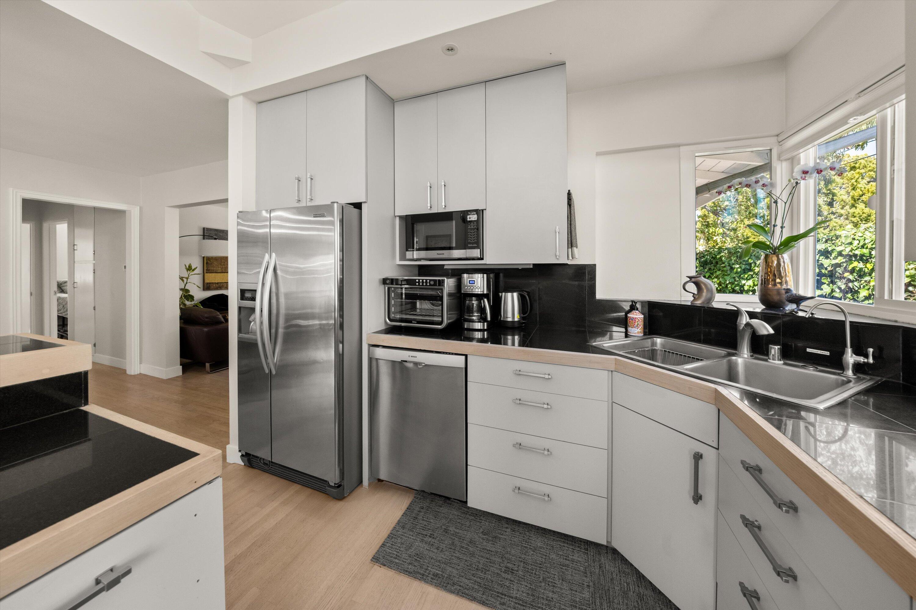 Santa Barbara, California 93109, United States, 3 Bedrooms Bedrooms, ,2 BathroomsBathrooms,Residential,Active,187672