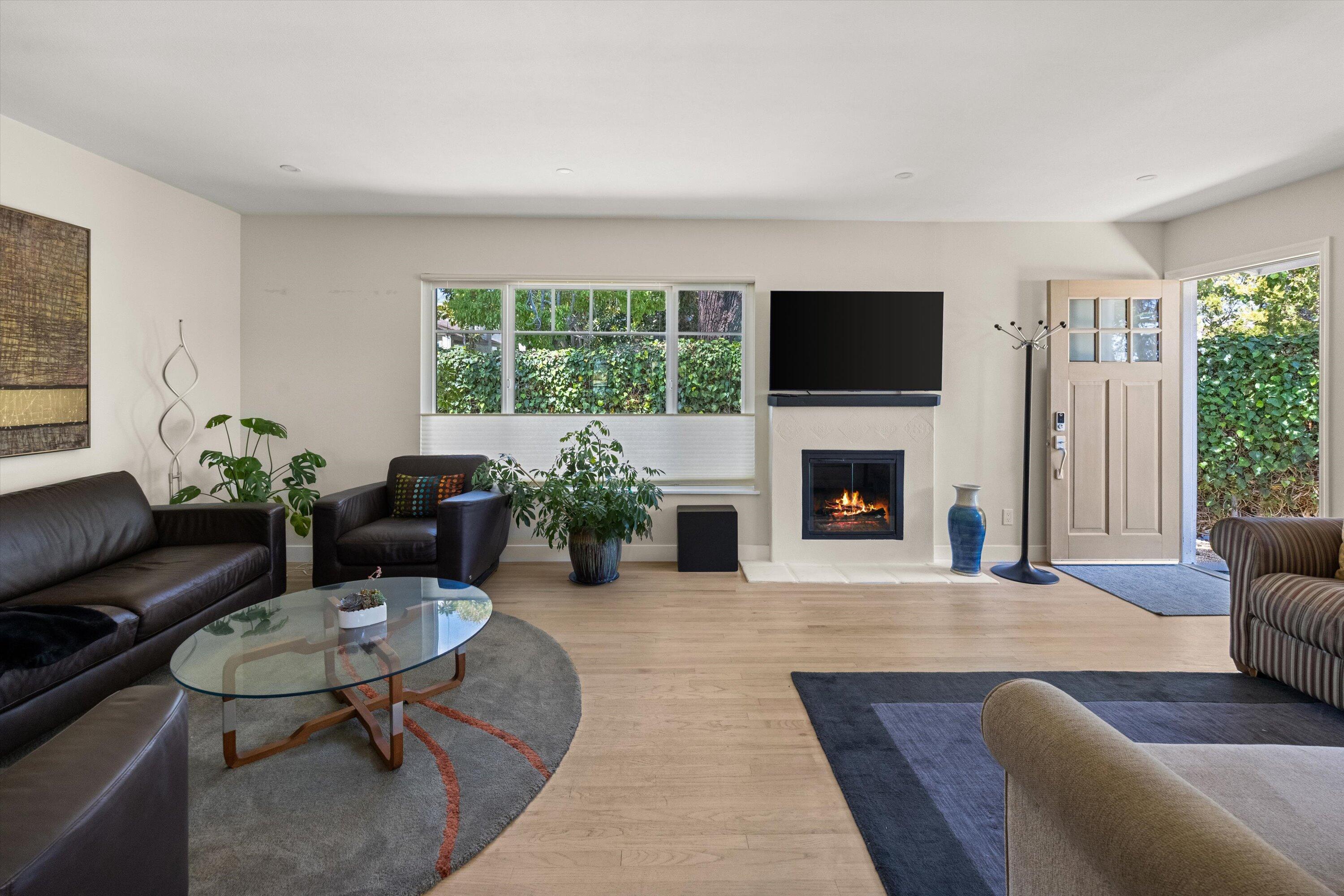 Santa Barbara, California 93109, United States, 3 Bedrooms Bedrooms, ,2 BathroomsBathrooms,Residential,Active,187672