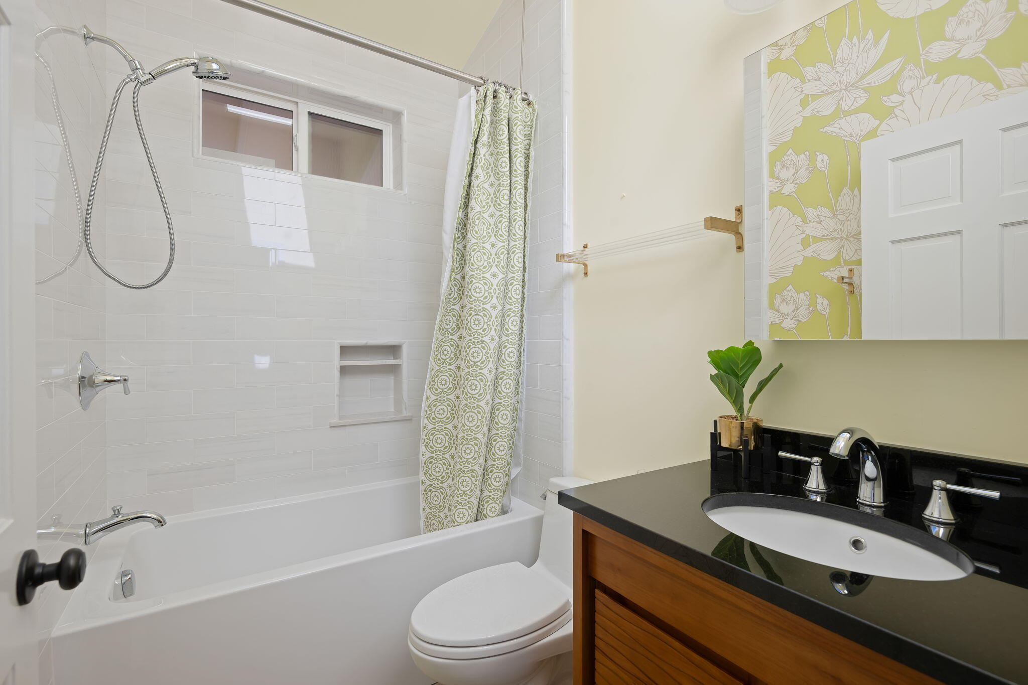 Santa Barbara, California 93110, United States, 2 Bedrooms Bedrooms, ,2 BathroomsBathrooms,Residential,Active,249923